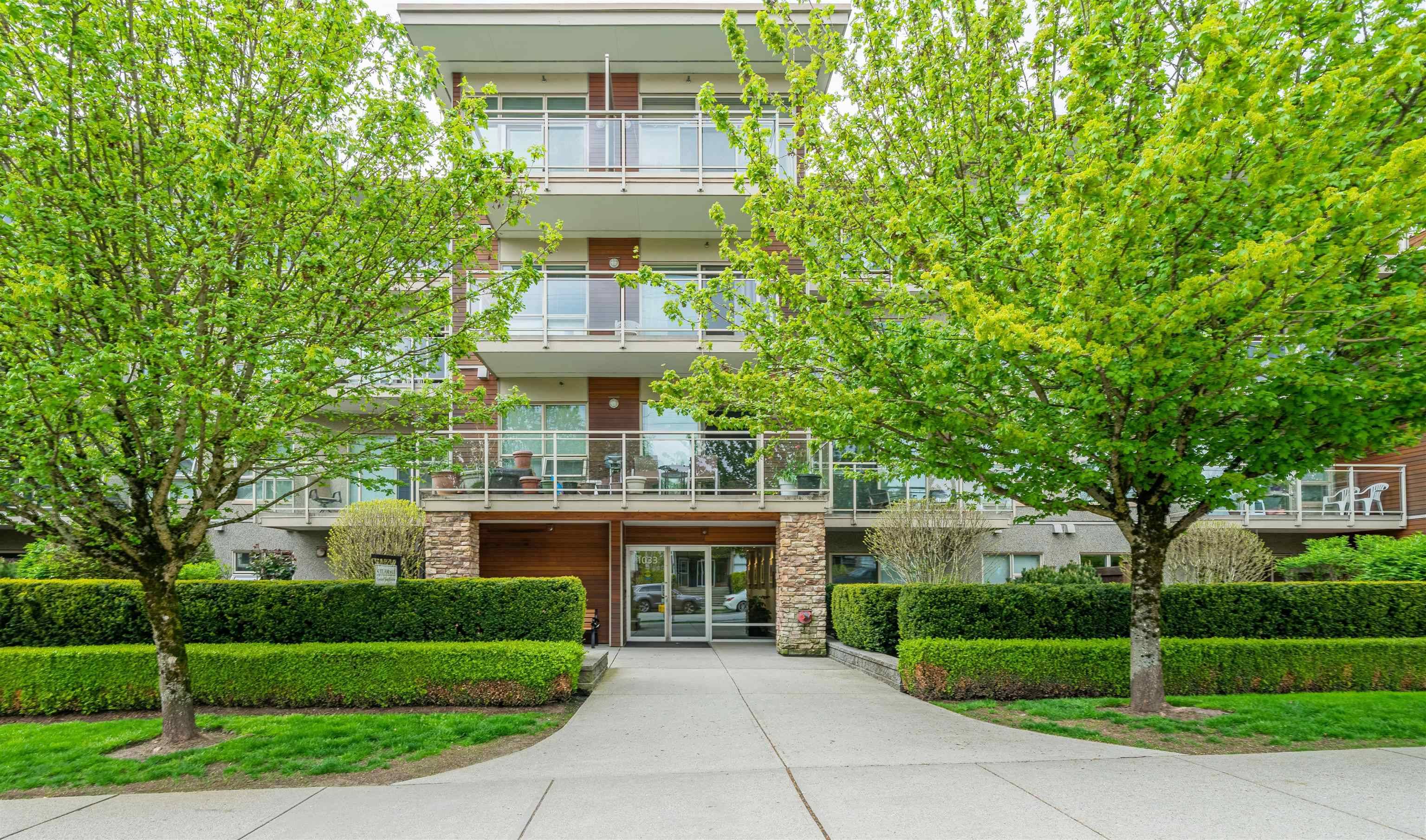 North Vancouver, BC V7L 3H5,1033 ST. GEORGES AVE #216