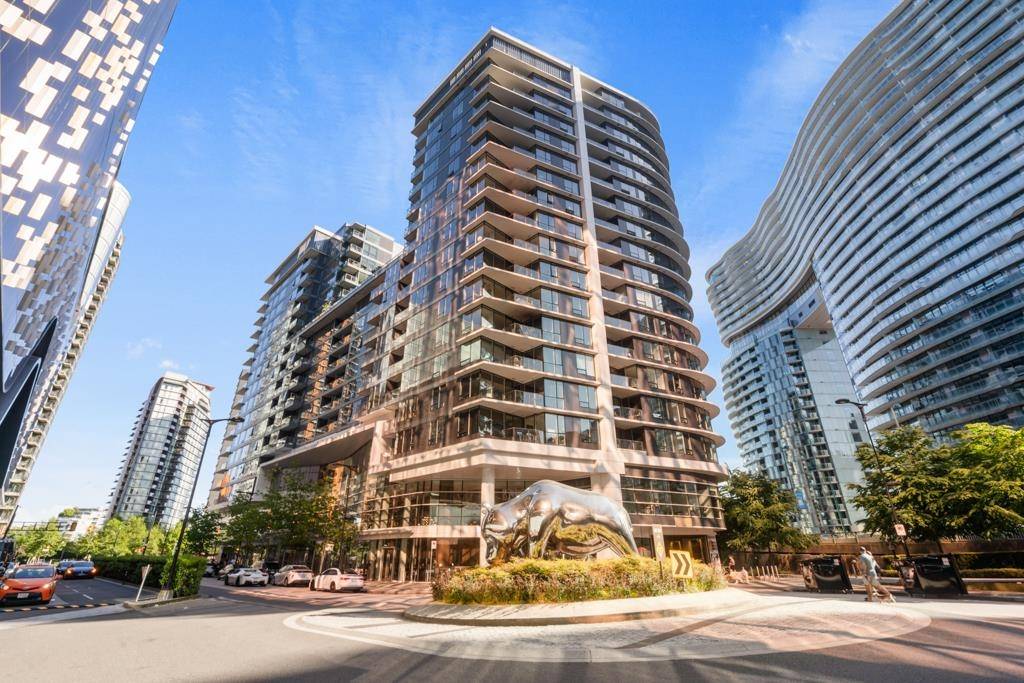 Vancouver, BC V6B 0P4,68 SMITHE ST #322