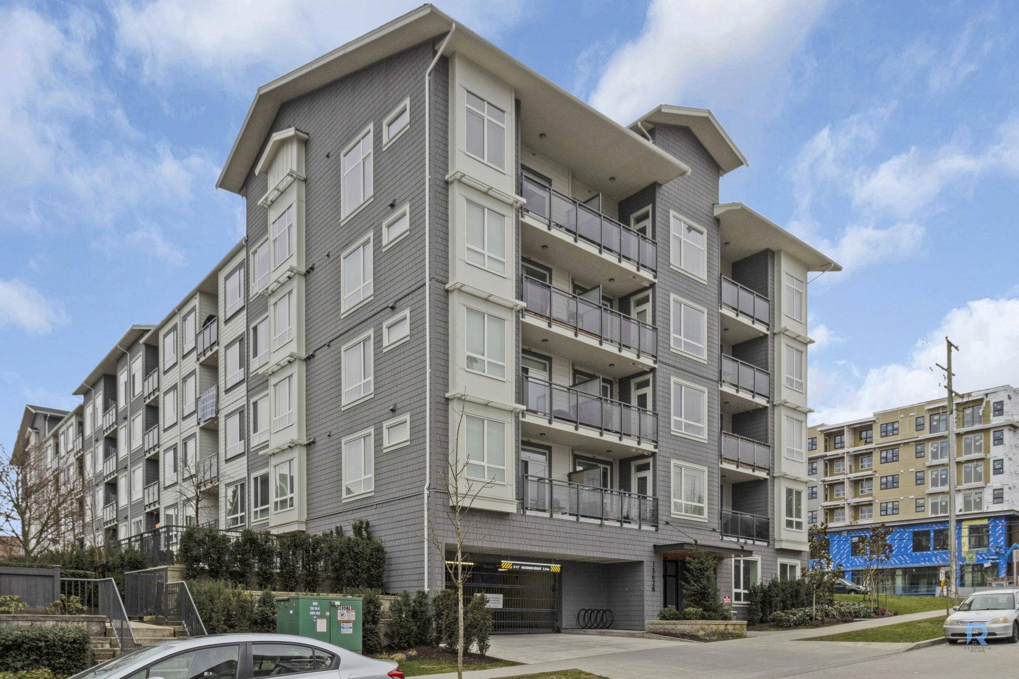 Surrey, BC V3W 3E2,13628 81A AVE #405