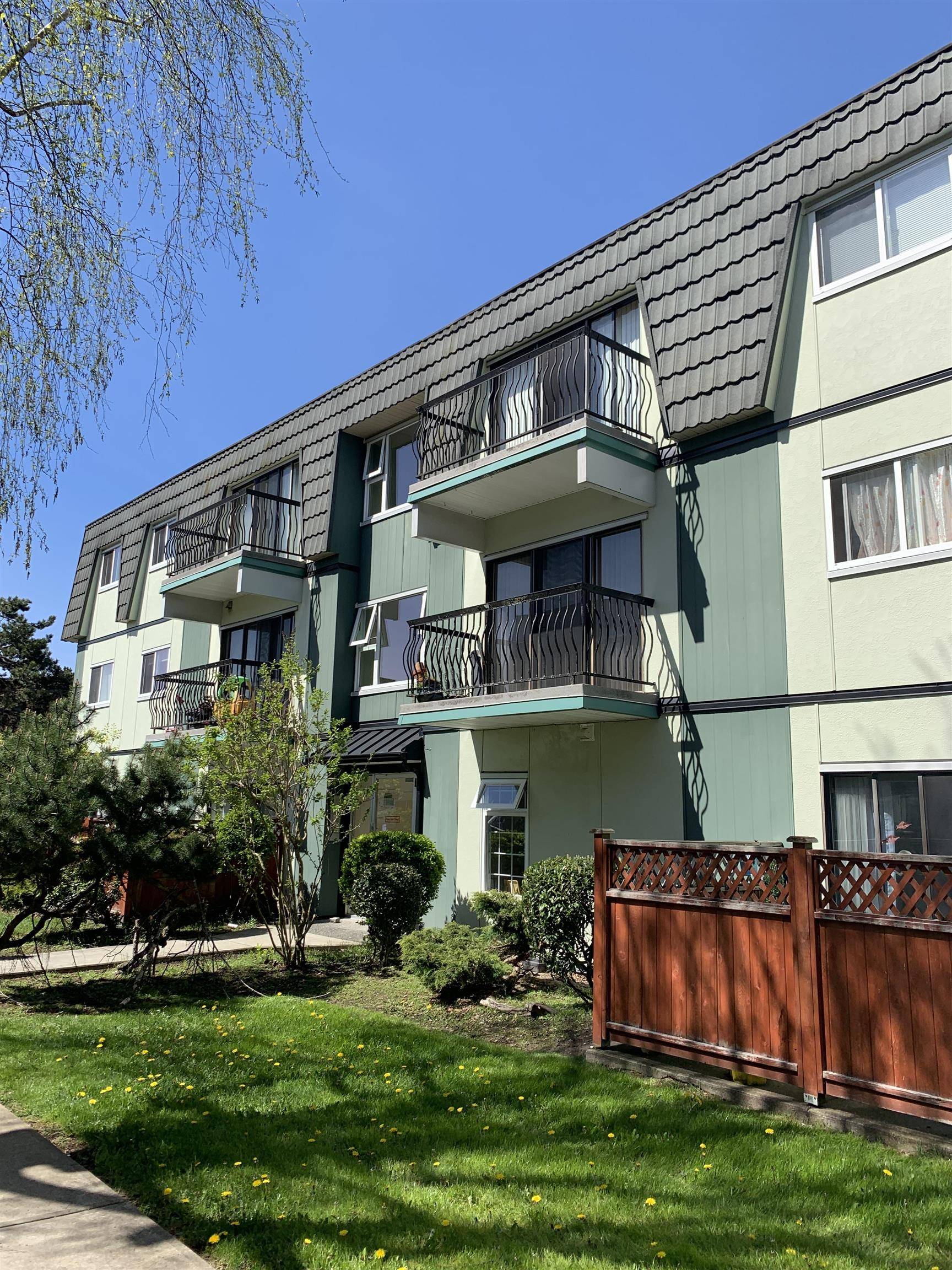 Richmond, BC V7A 2E4,8151 RYAN RD #266