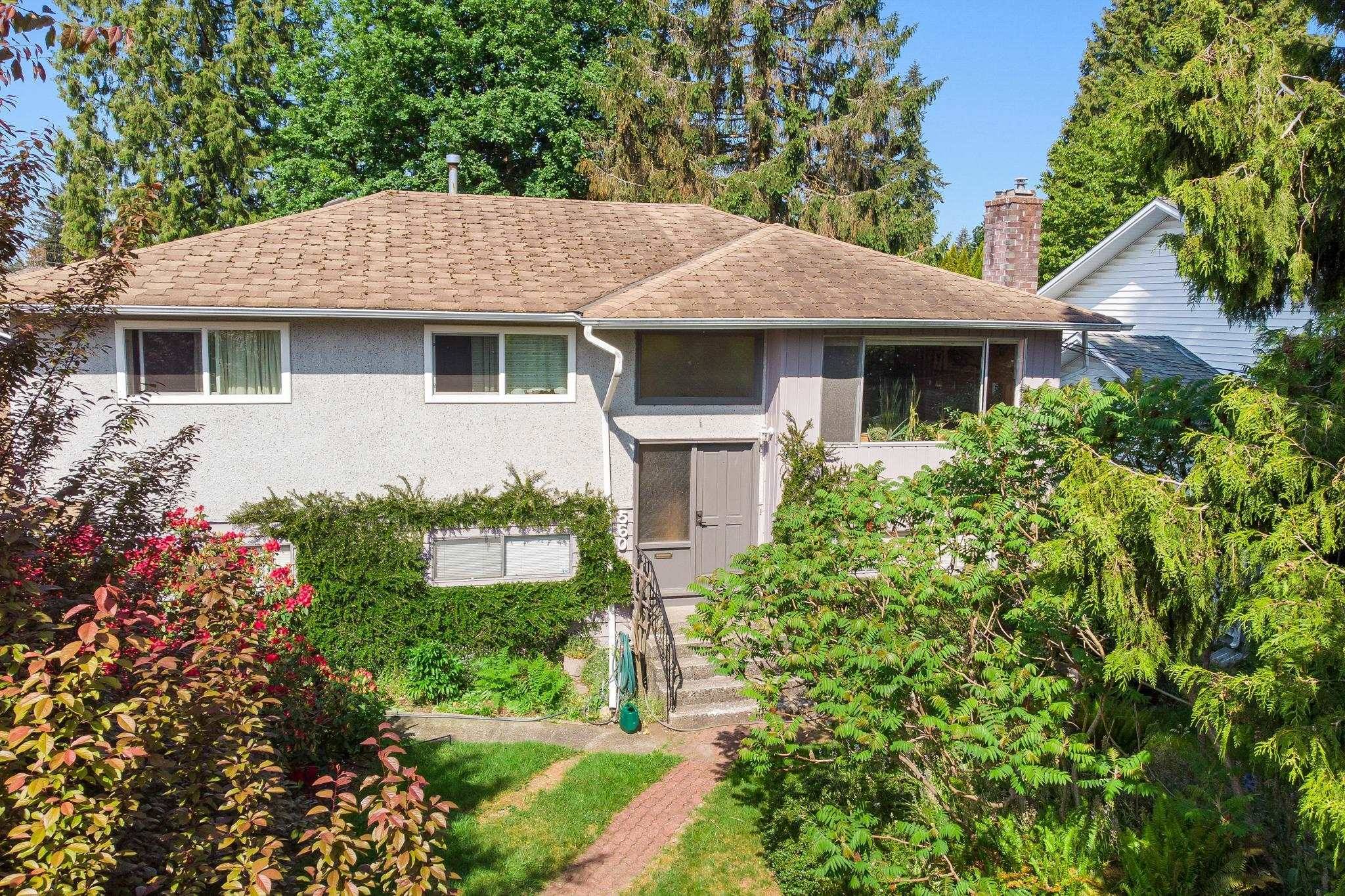 Coquitlam, BC V3J 6P7,560 ORKNEY CT