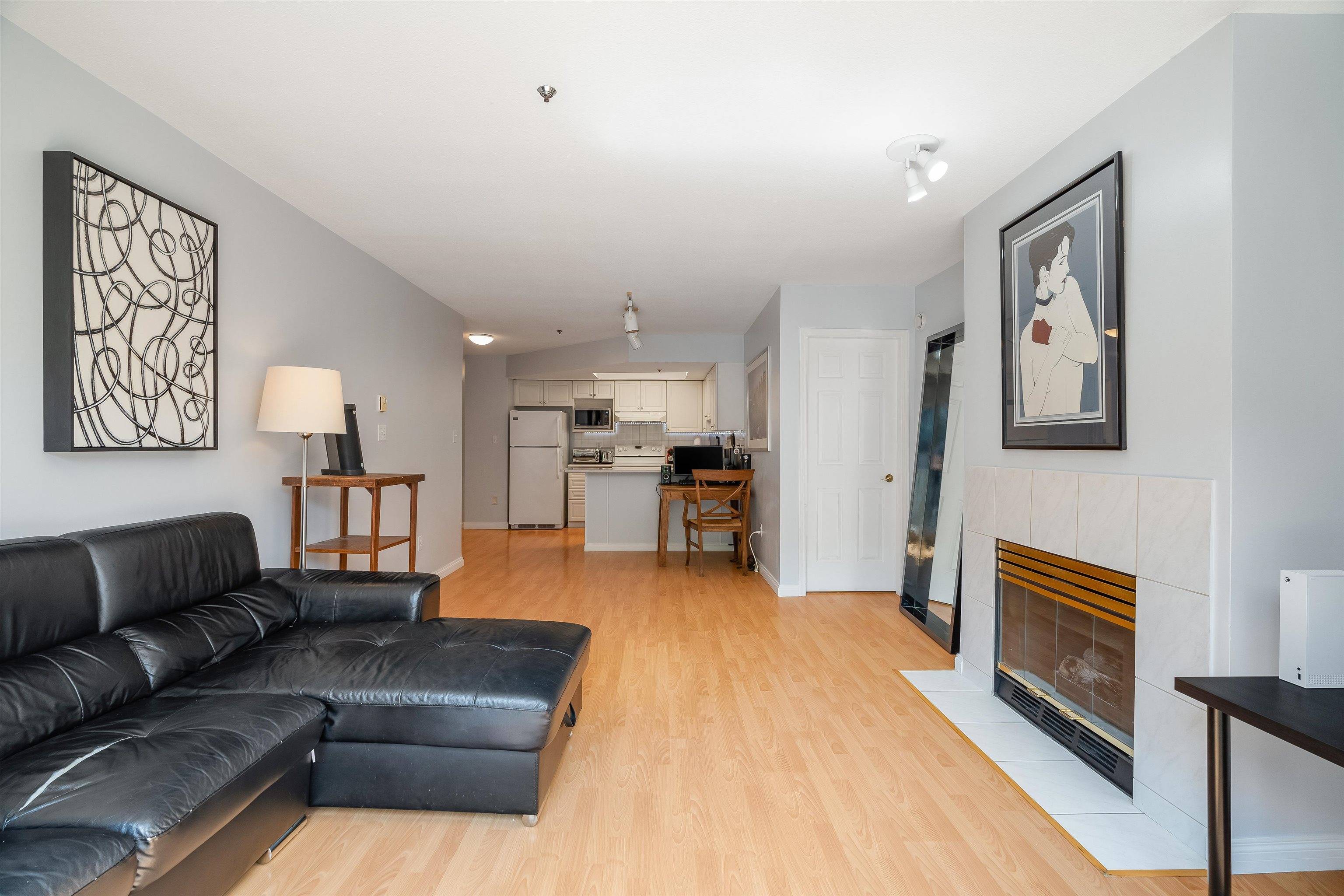 Vancouver, BC V5Z 1Z1,980 W 21ST AVE #302