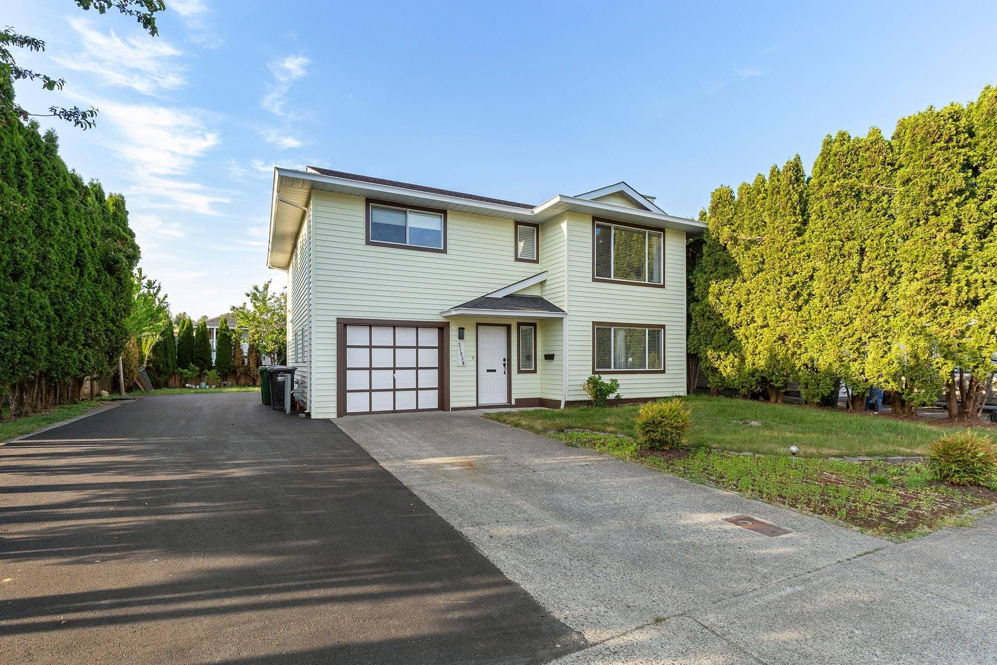 Abbotsford, BC V2T 4X6,31839 SATURNA CRES