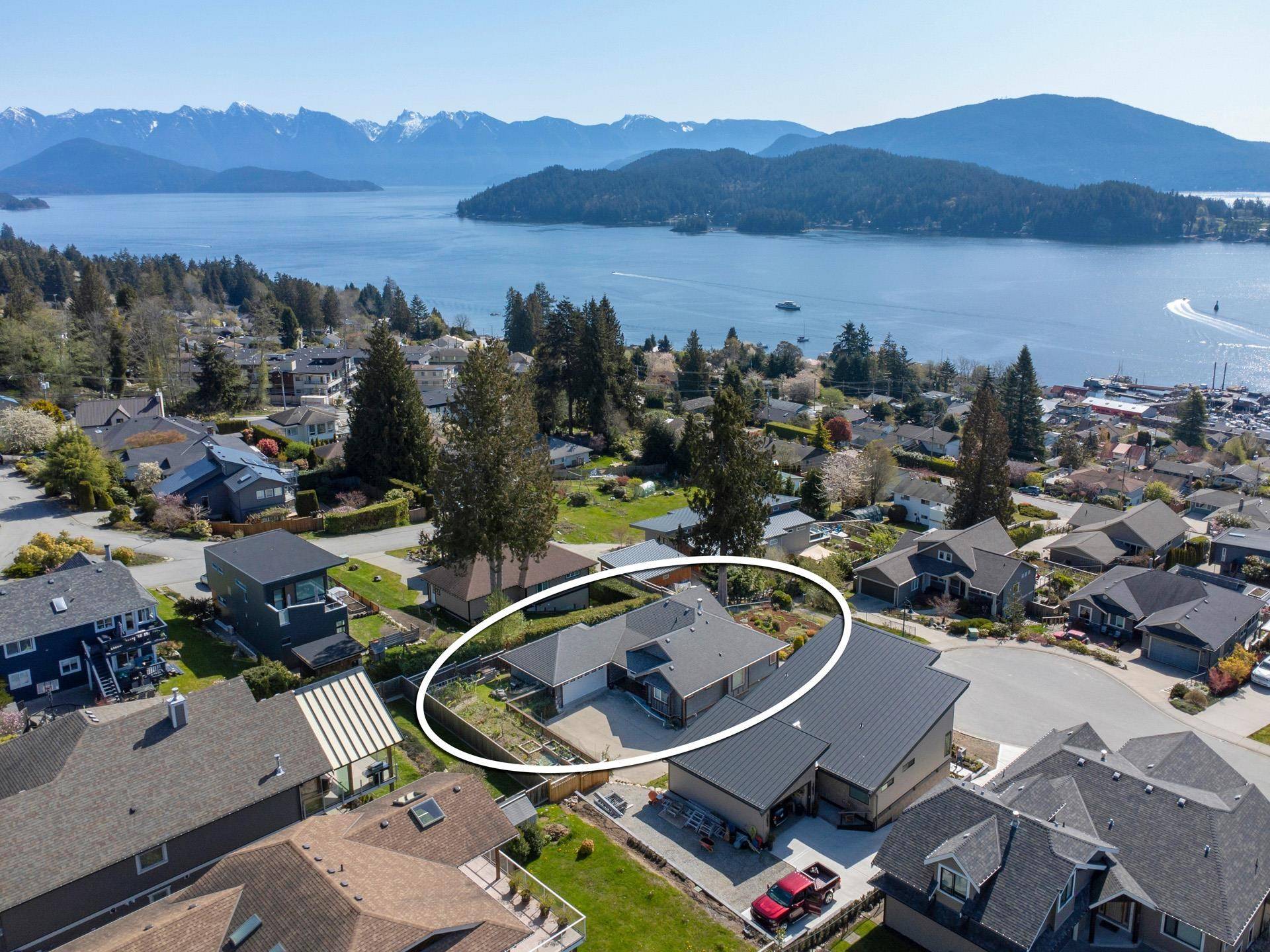 Gibsons, BC V0N 1V9,496 SPYGLASS PL