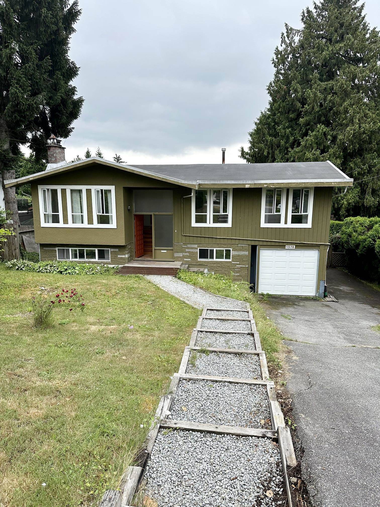 Coquitlam, BC V3K 2P6,1578 HAMMOND AVE