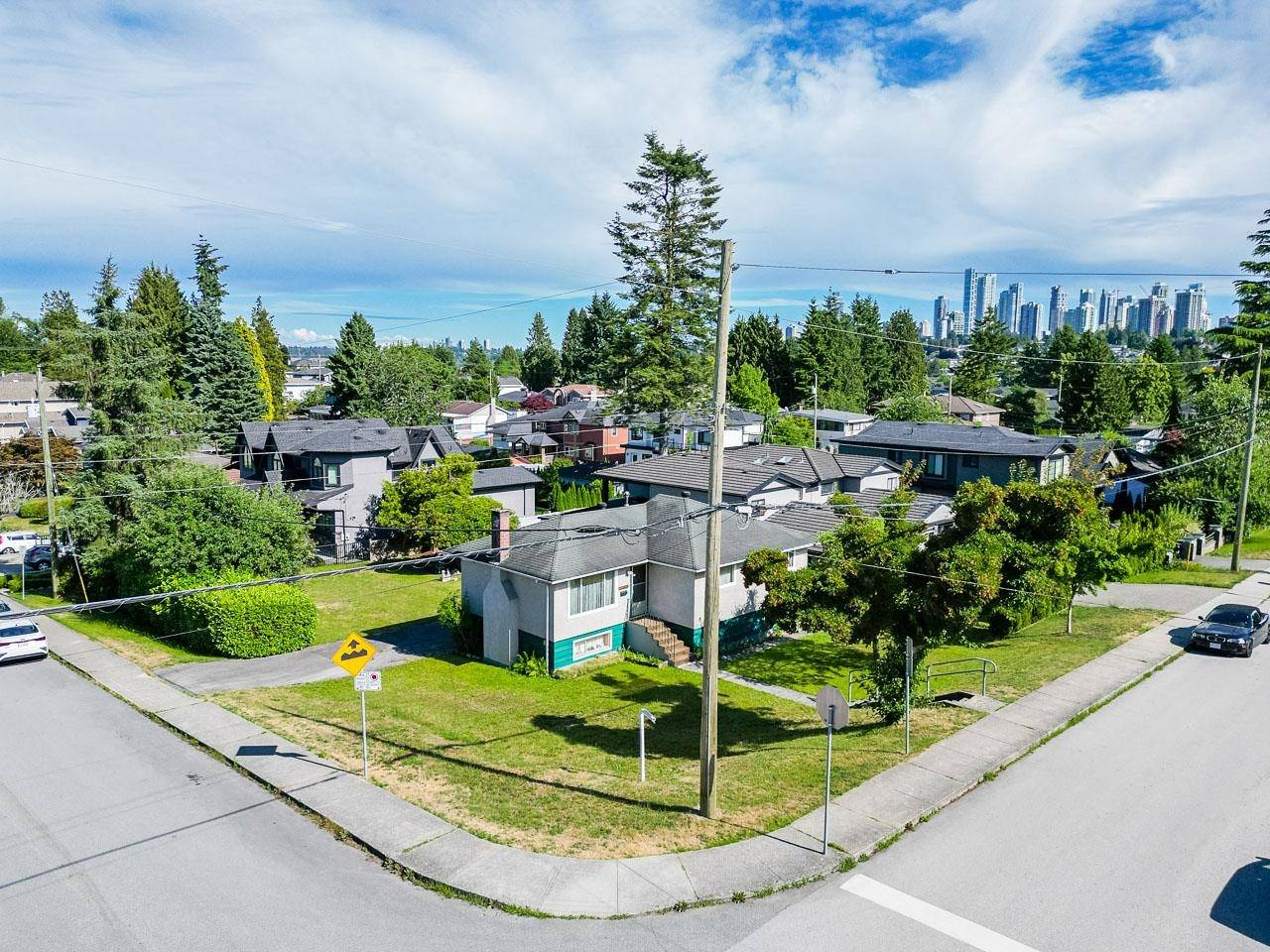 Burnaby, BC V5G 2Z6,4212 MACDONALD AVE