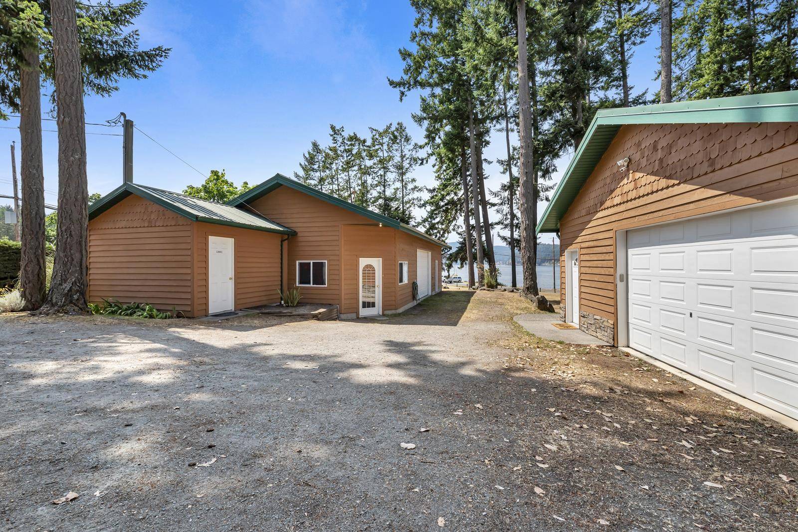 Mayne Island, BC V0N 2J2,411 FERNHILL RD