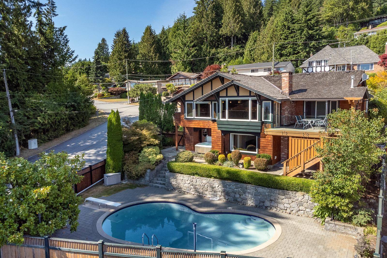 North Vancouver, BC V7N 3H2,275 NEWDALE CT