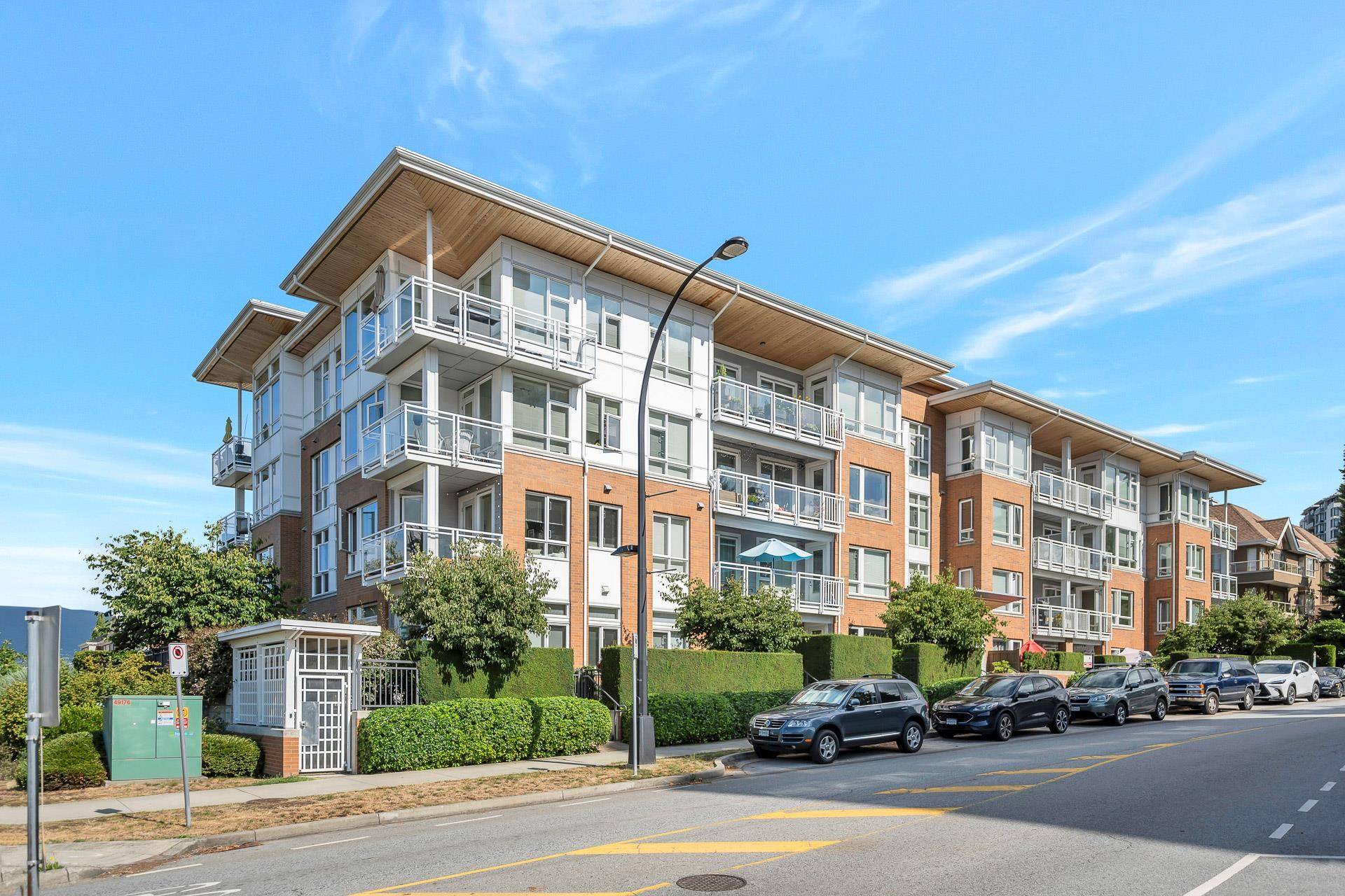 North Vancouver, BC V7M 3L8,717 CHESTERFIELD AVE #102