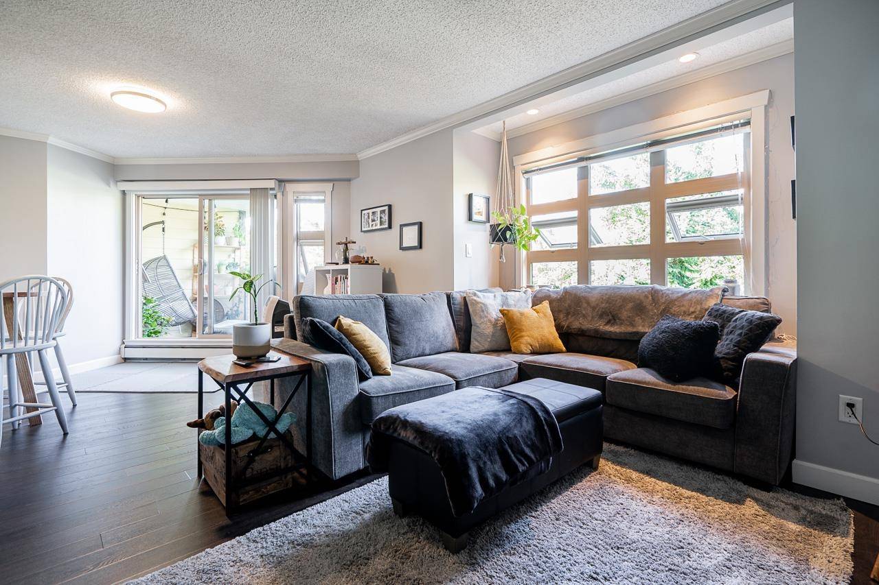 North Vancouver, BC V7M 1H8,235 W 4TH ST #211