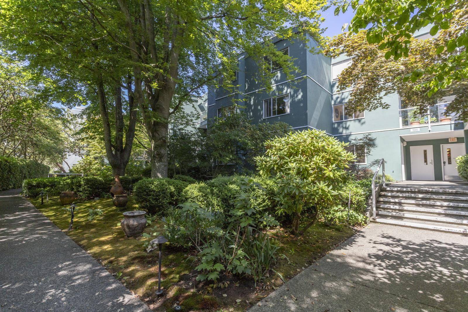 Vancouver, BC V6J 4X9,1540 MARINER WALK #206