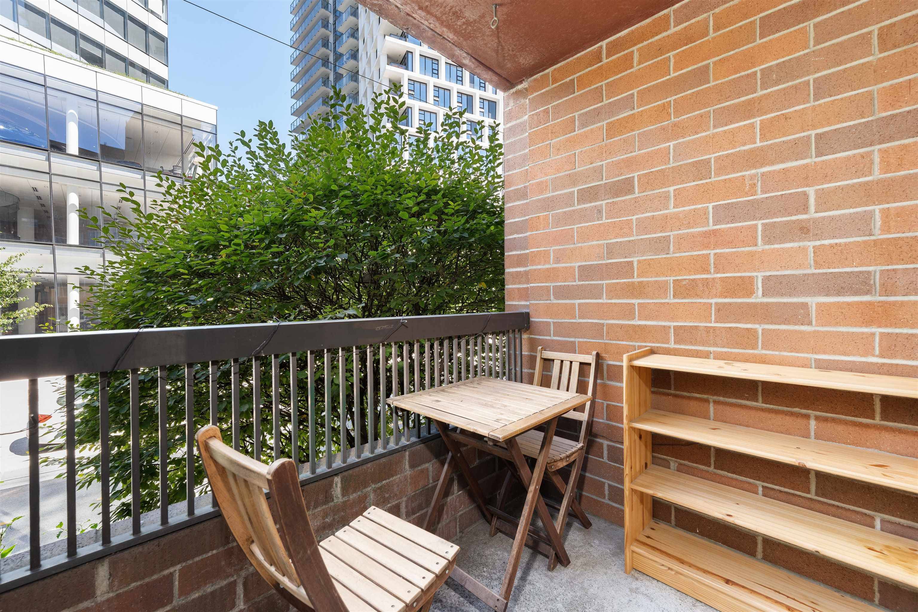 Vancouver, BC V6Z 2B9,950 DRAKE ST #207