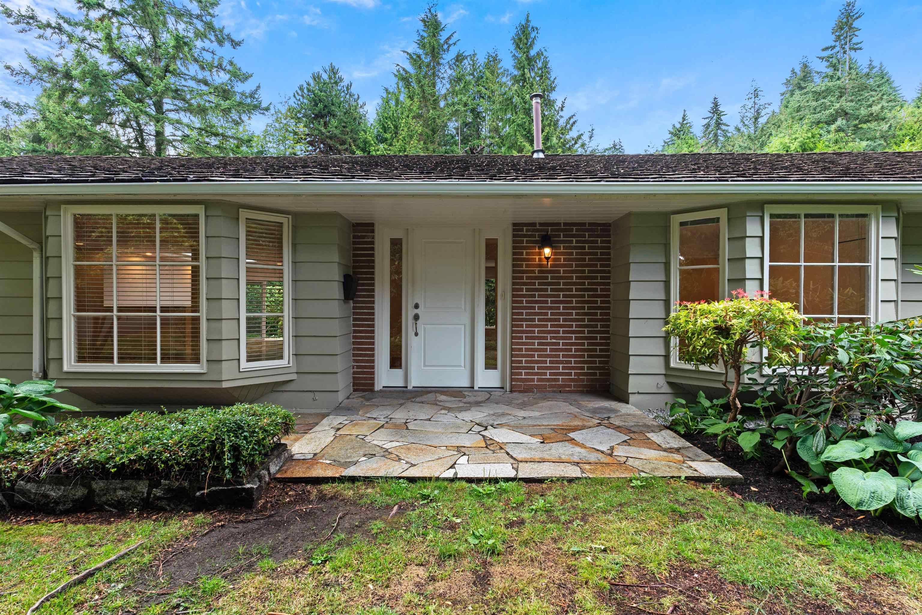 West Vancouver, BC V7V 2N4,3885 SHARON DR