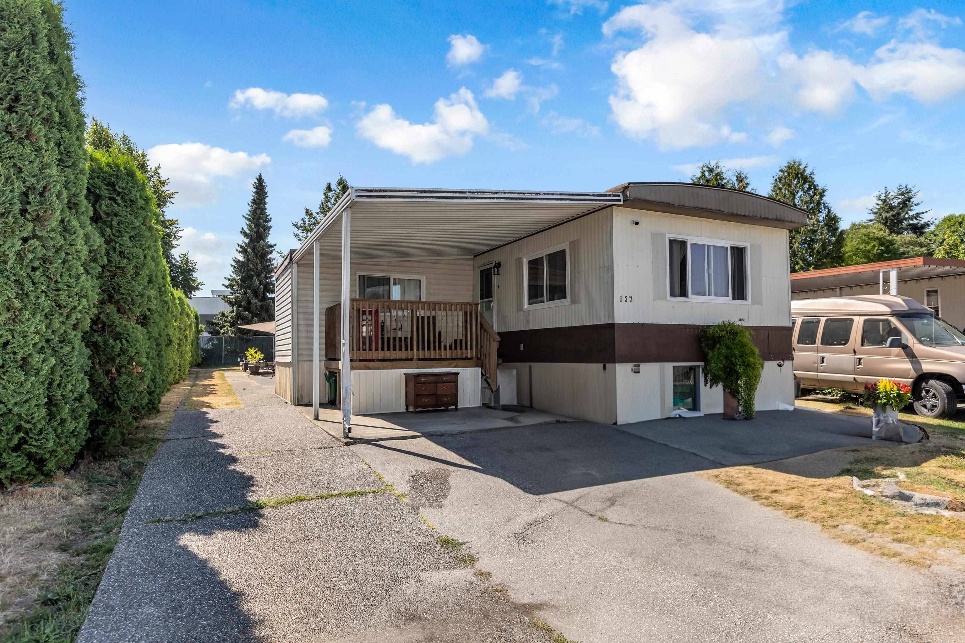 Coquitlam, BC V3K 6M3,145 KING EDWARD ST #137