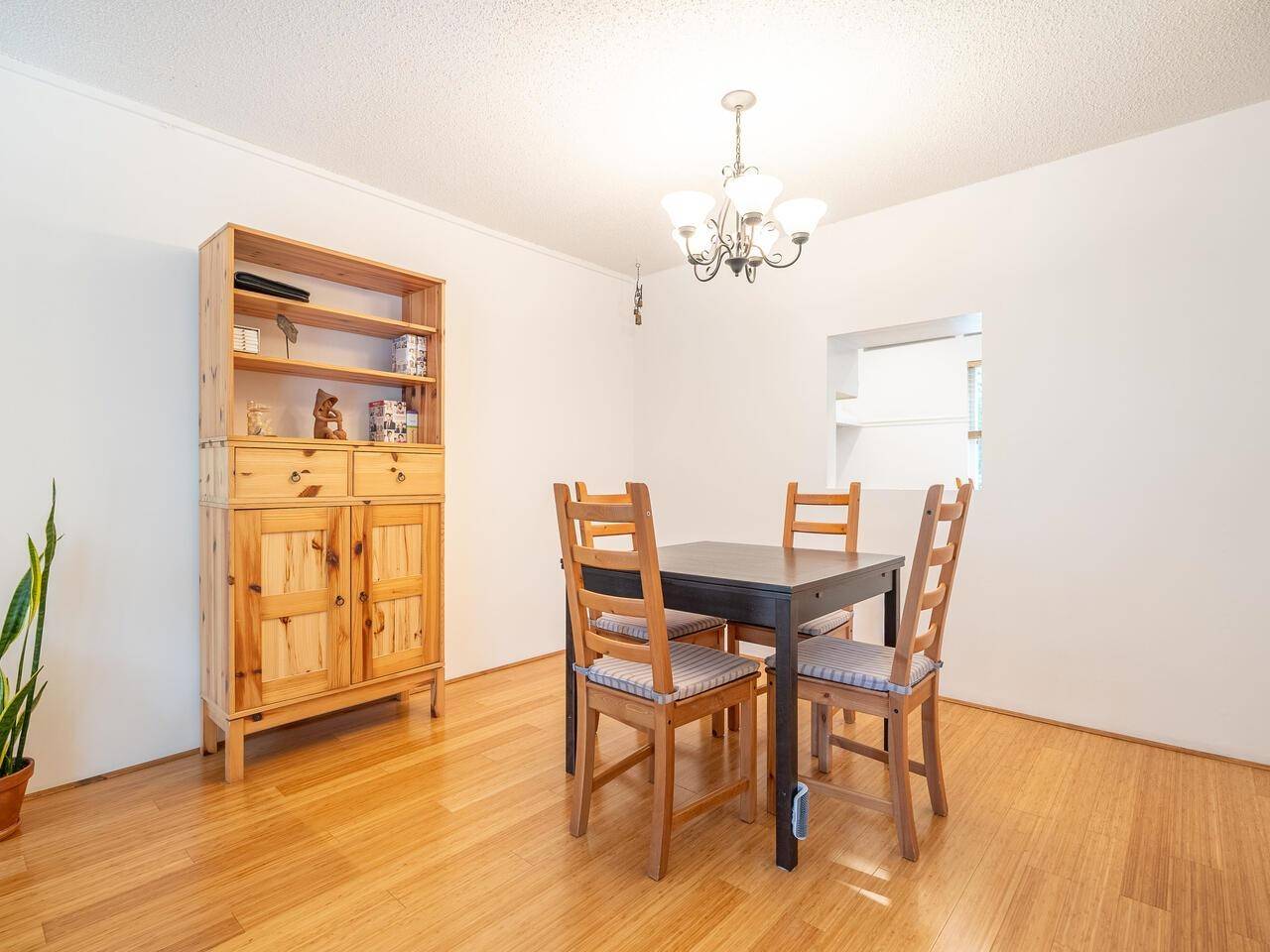 Burnaby, BC V5A 3V3,8344 ASPENWOOD PL