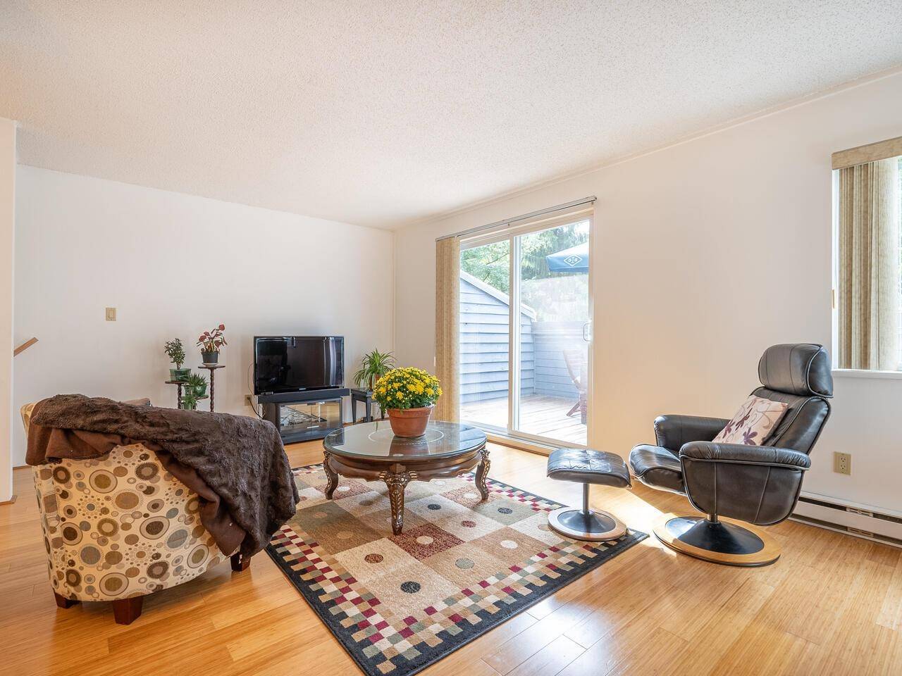 Burnaby, BC V5A 3V3,8344 ASPENWOOD PL