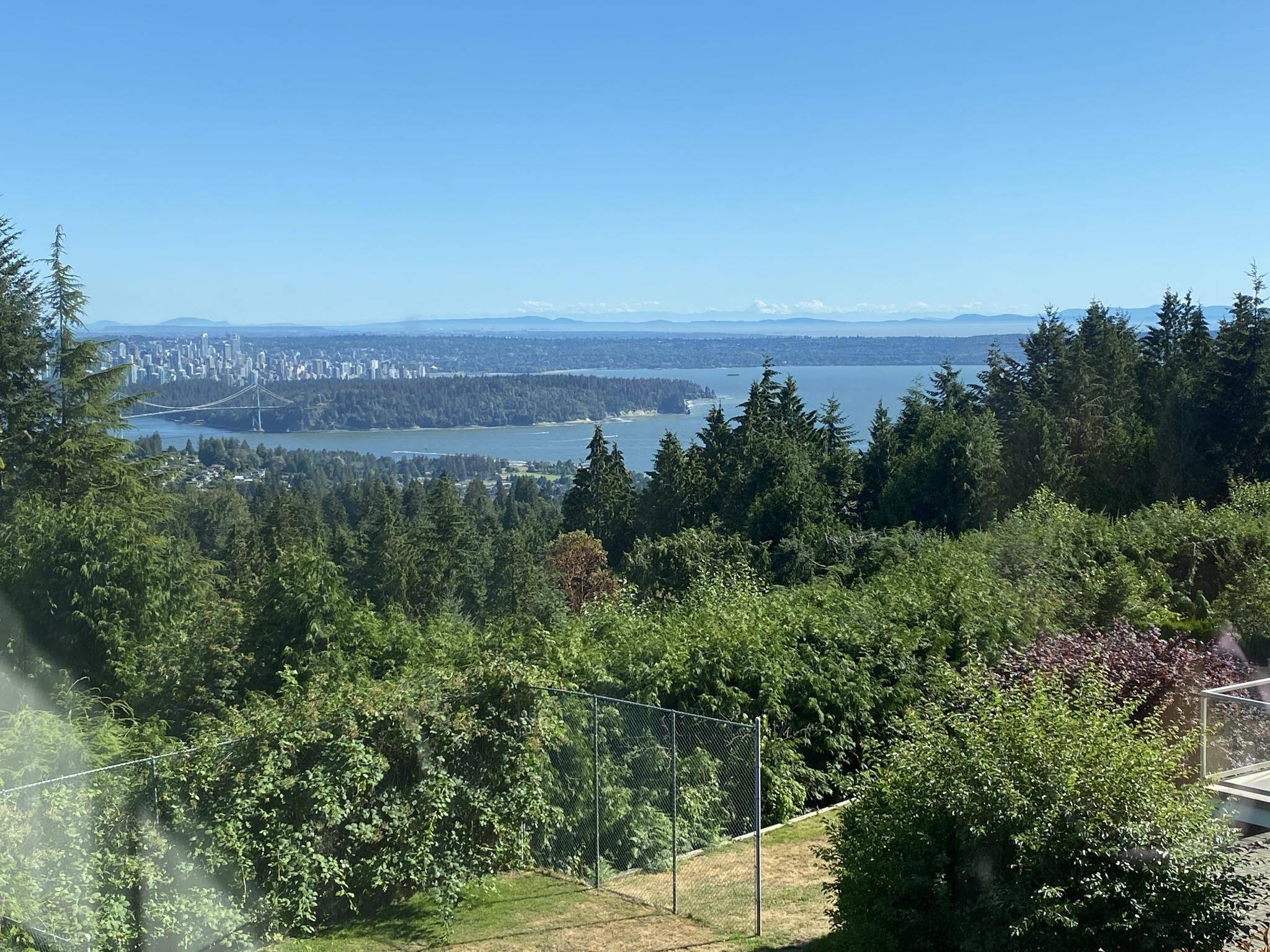 West Vancouver, BC V7S 2P3,1444 SANDHURST PL