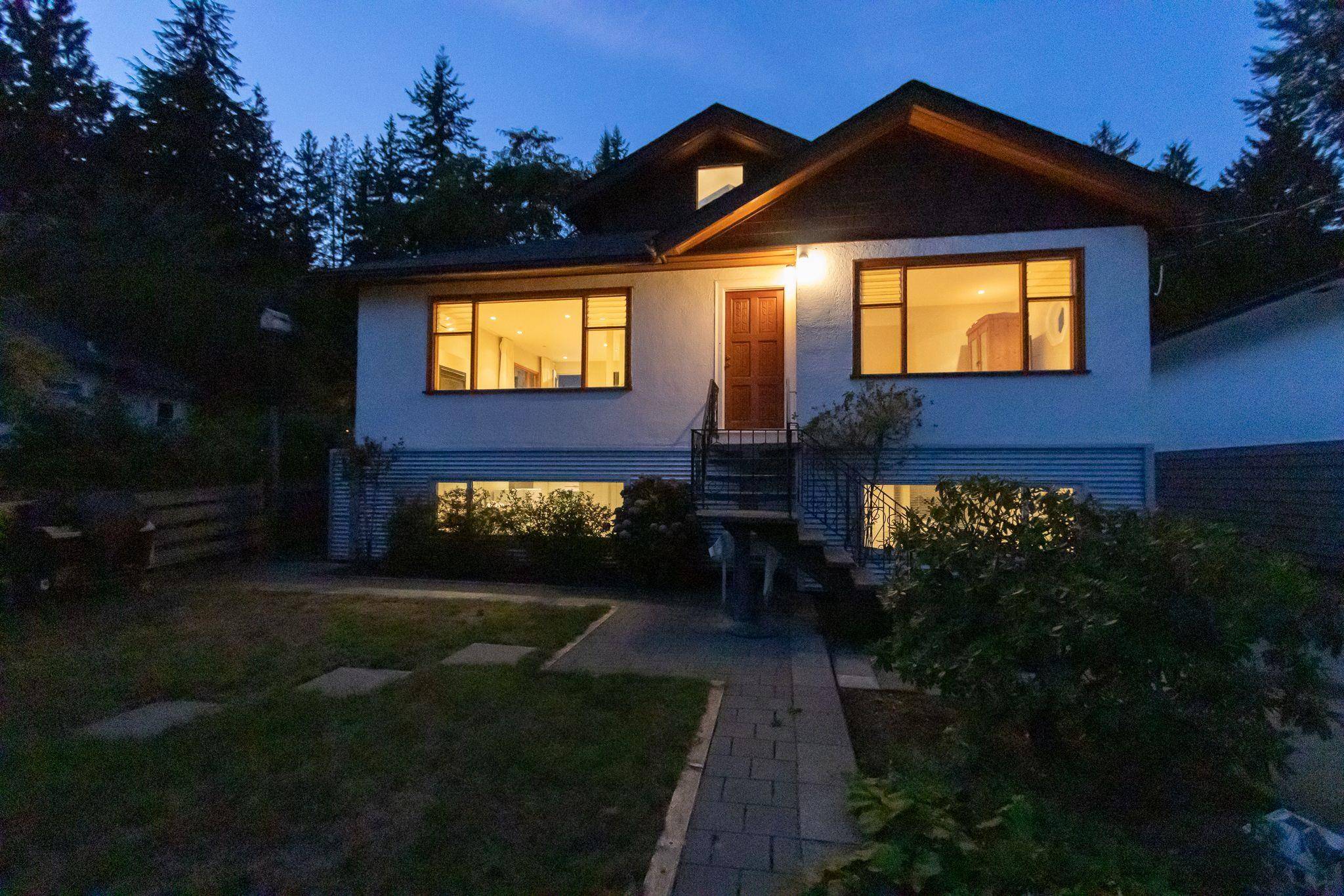 North Vancouver, BC V7K 1N2,1446 DORAN RD