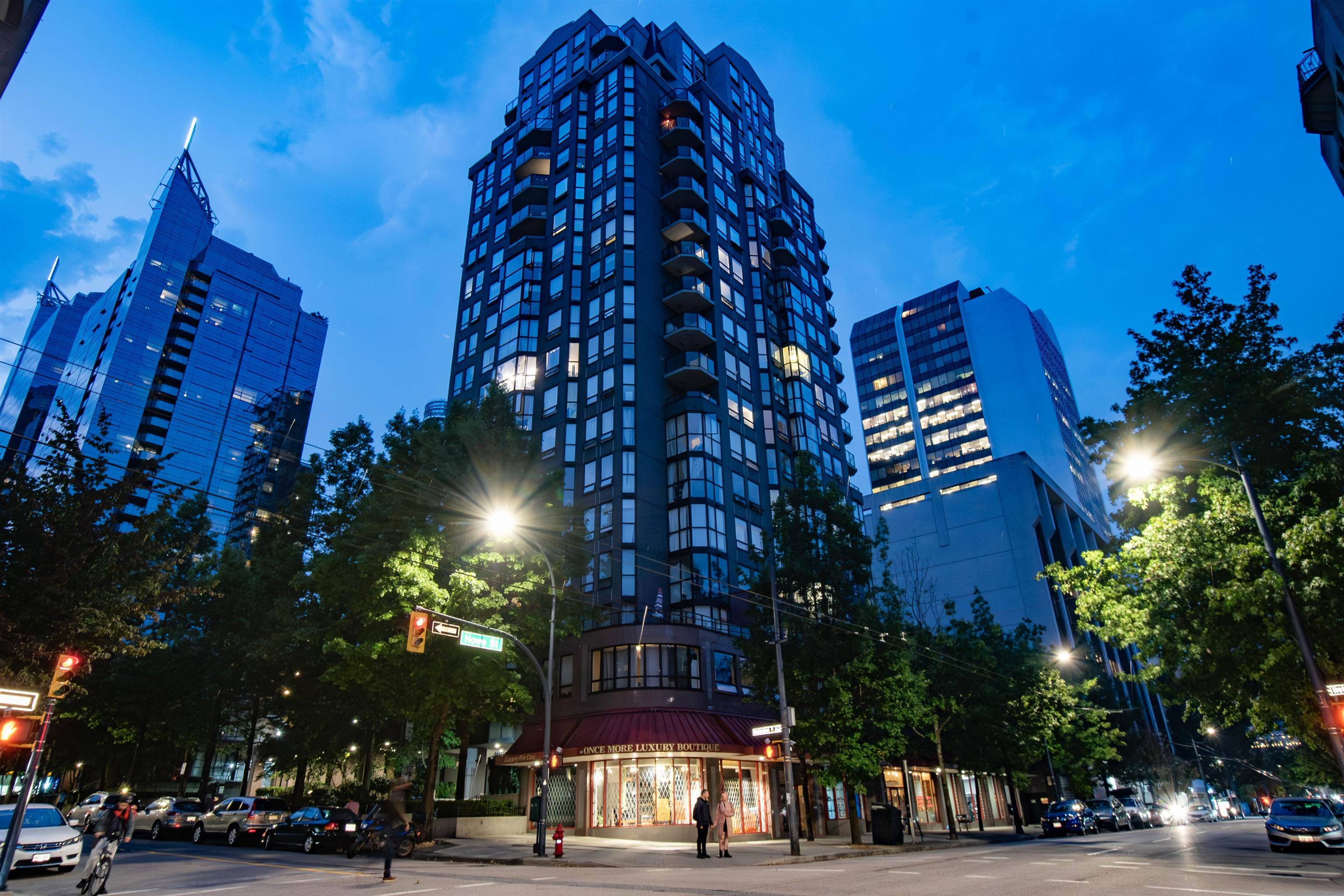 Vancouver, BC V6Z 1B1,811 HELMCKEN ST #902