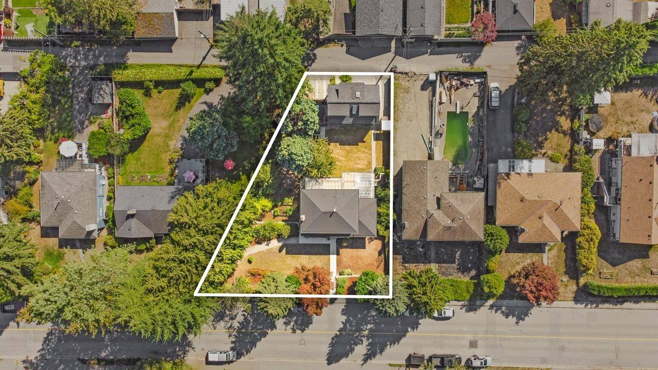 North Vancouver, BC V7L 3E6,327 E 23RD ST