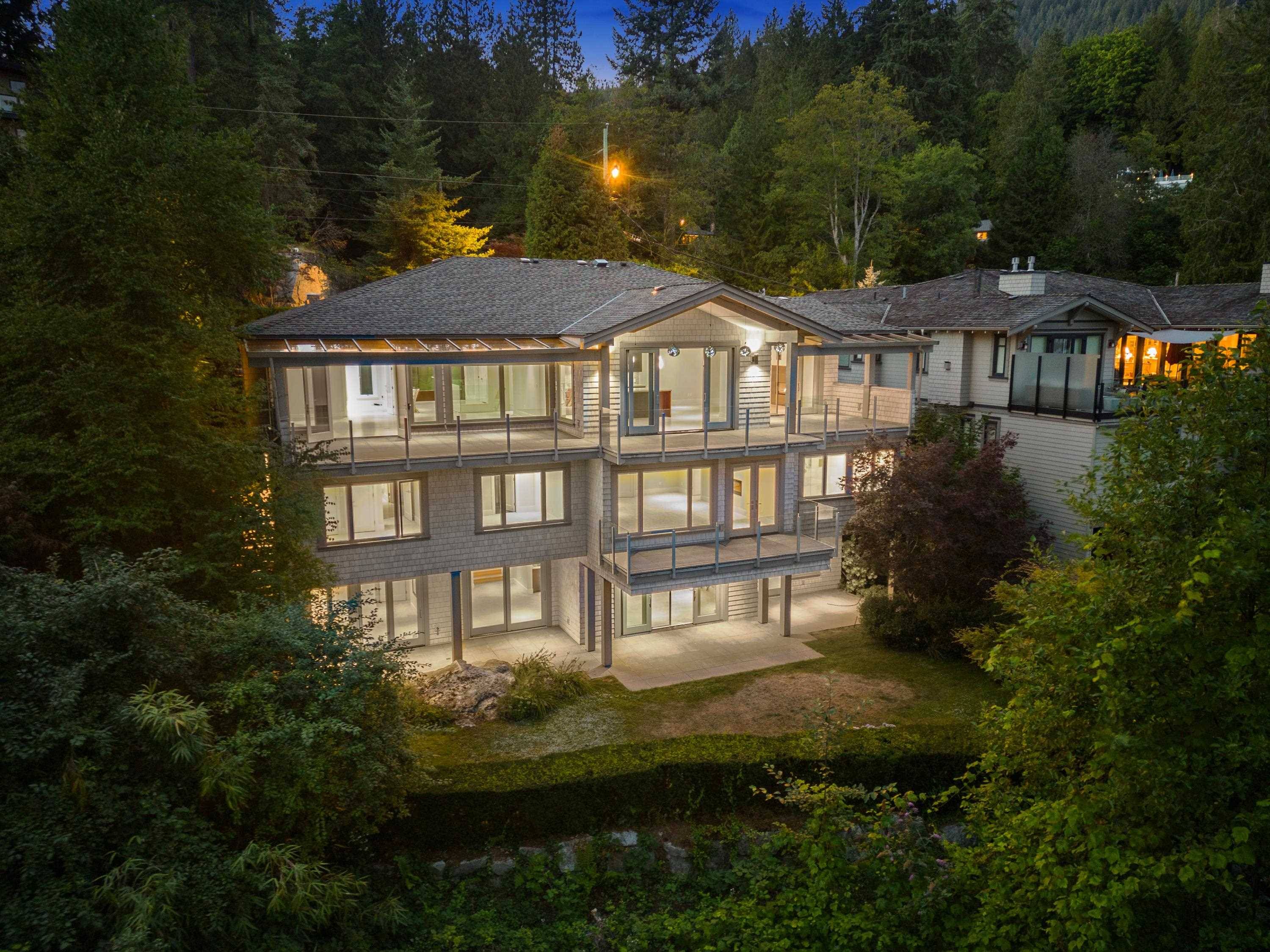 West Vancouver, BC V7V 3K3,3950 BAYRIDGE CT