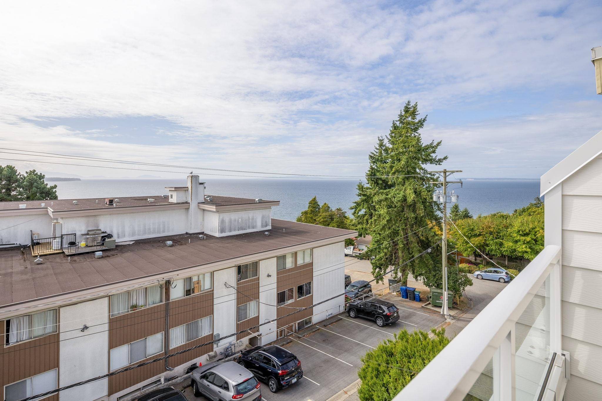 White Rock, BC V4B 5A9,15010 ROPER AVE #401