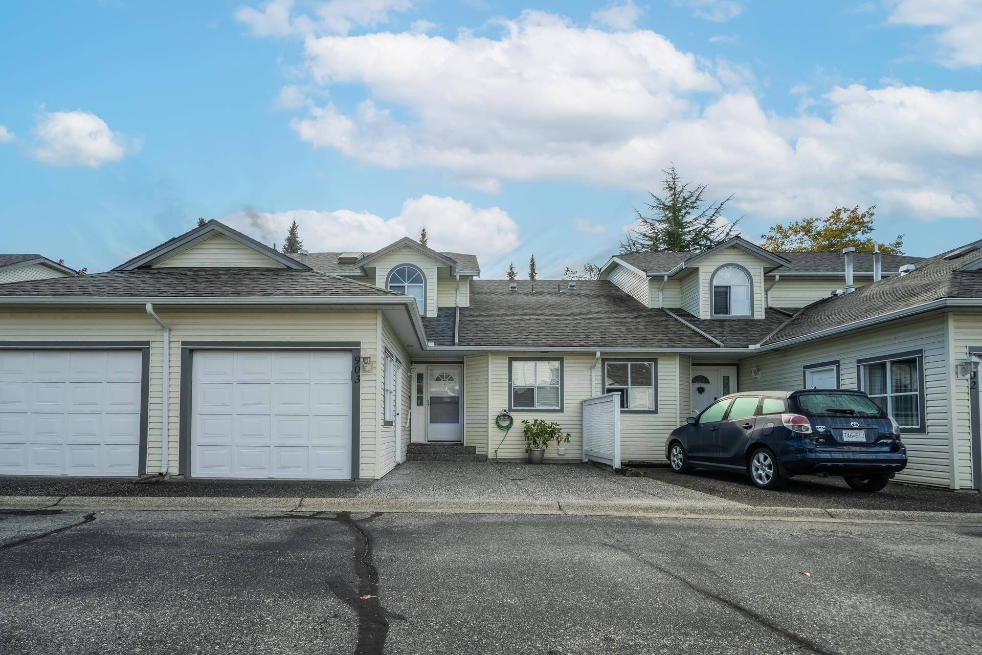 Langley, BC V3A 3N1,21937 48 AVE #903