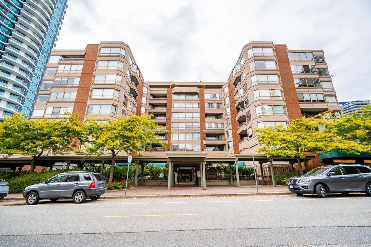 White Rock, BC V4B 2P4,15111 RUSSELL AVE #709