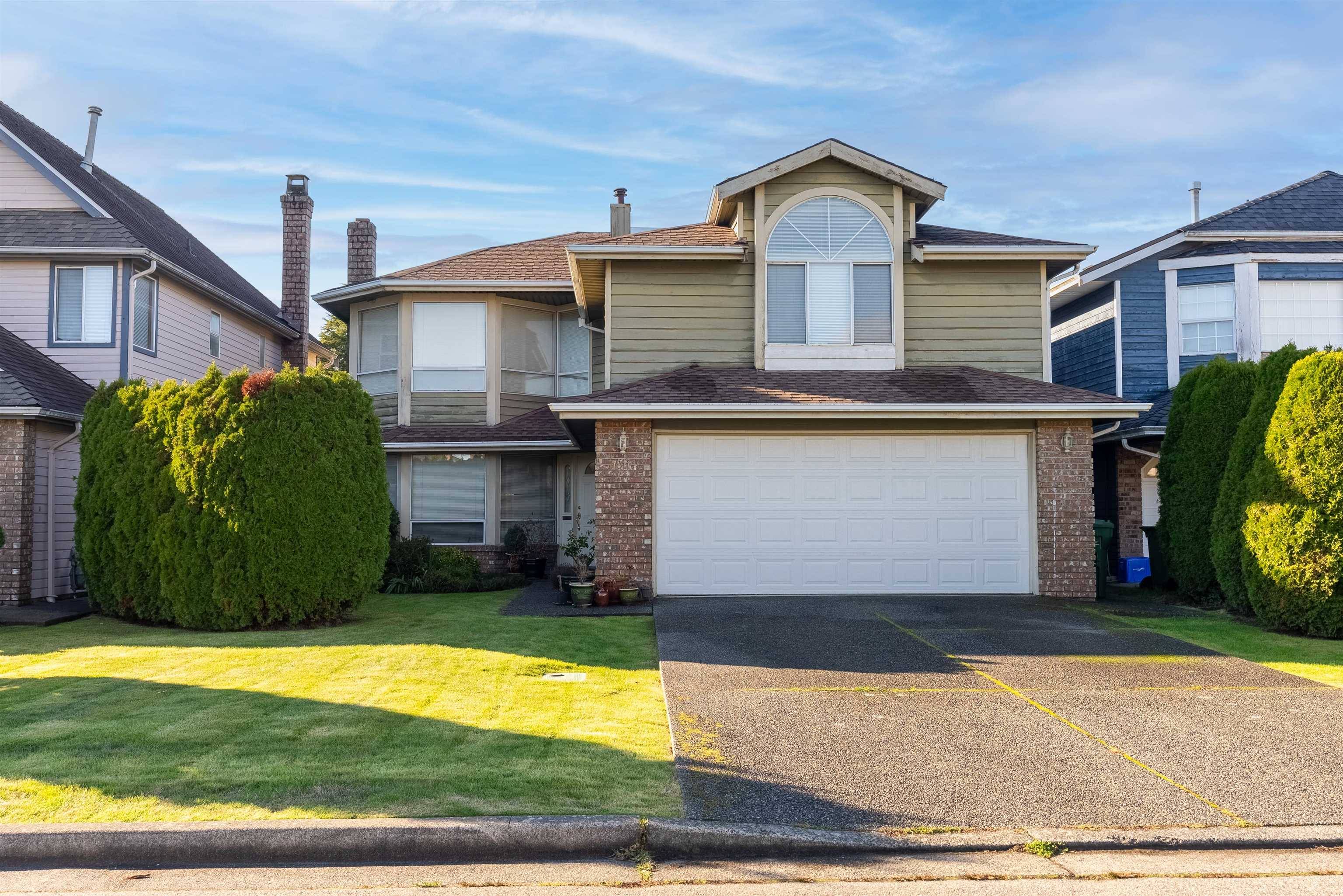 Richmond, BC V7C 5H3,7811 SHACKLETON DR