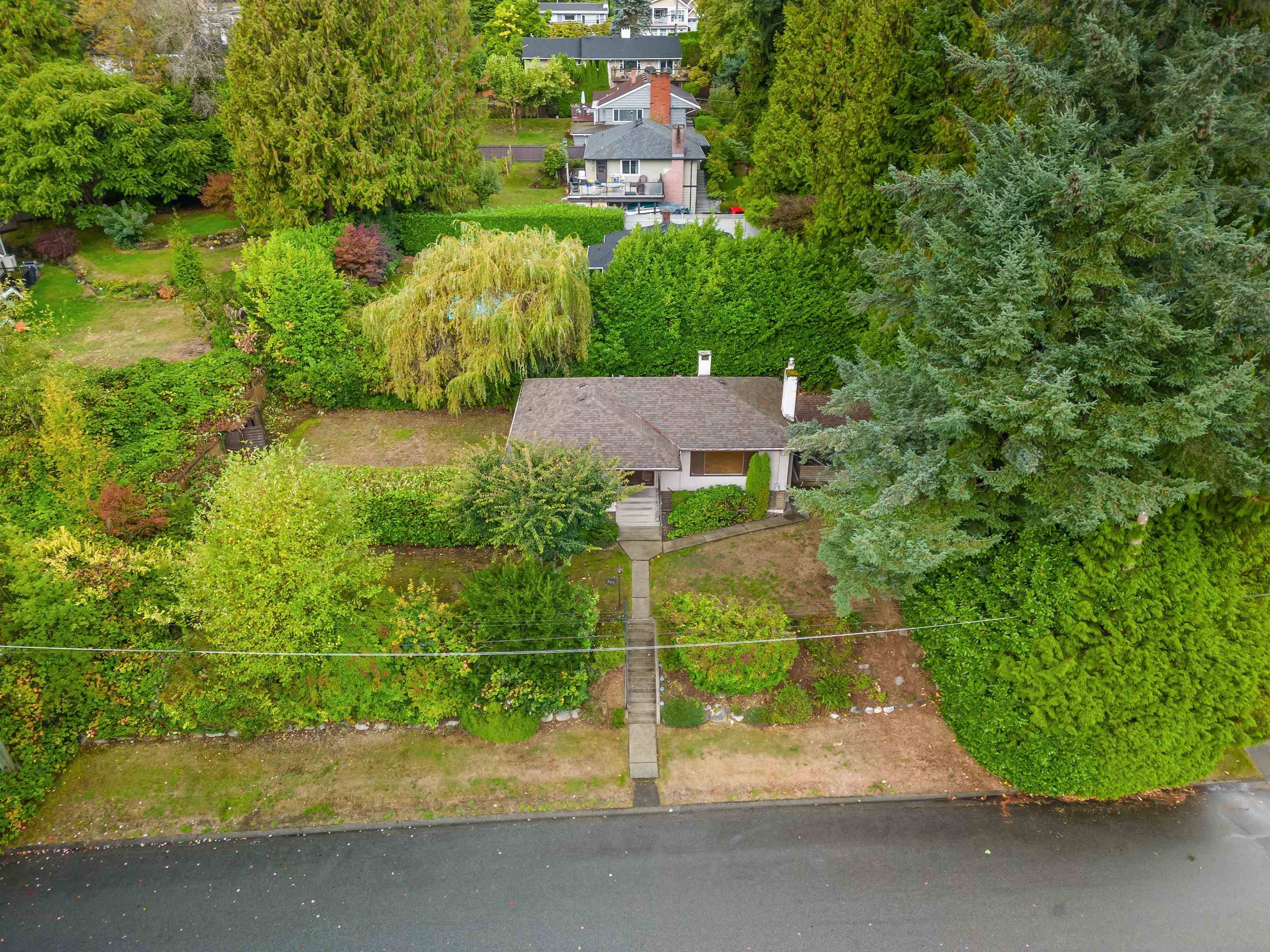 North Vancouver, BC V7G 1M8,993 FRIAR CRES