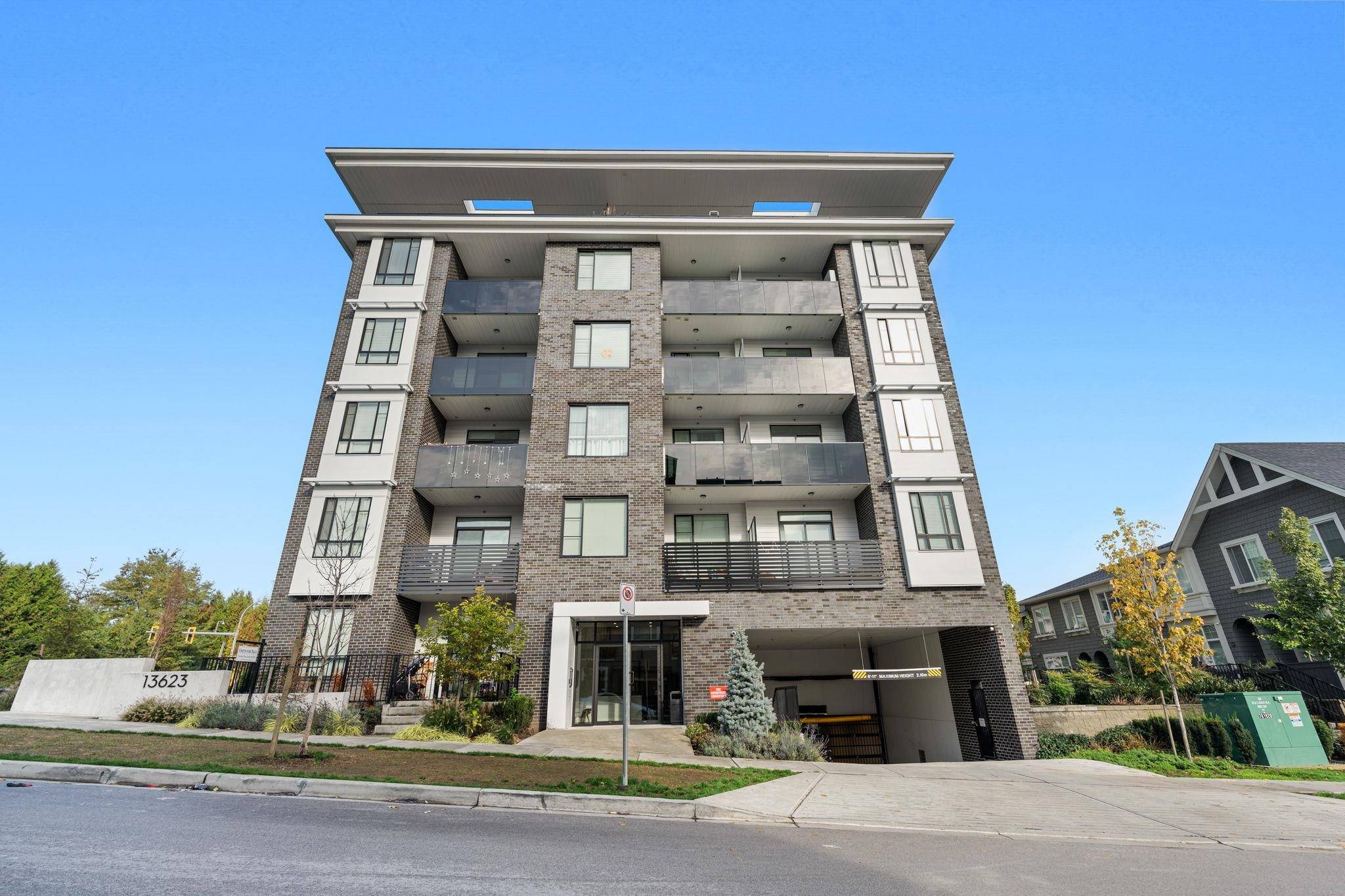 Surrey, BC V3W 3N7,13623 81A AVE #207