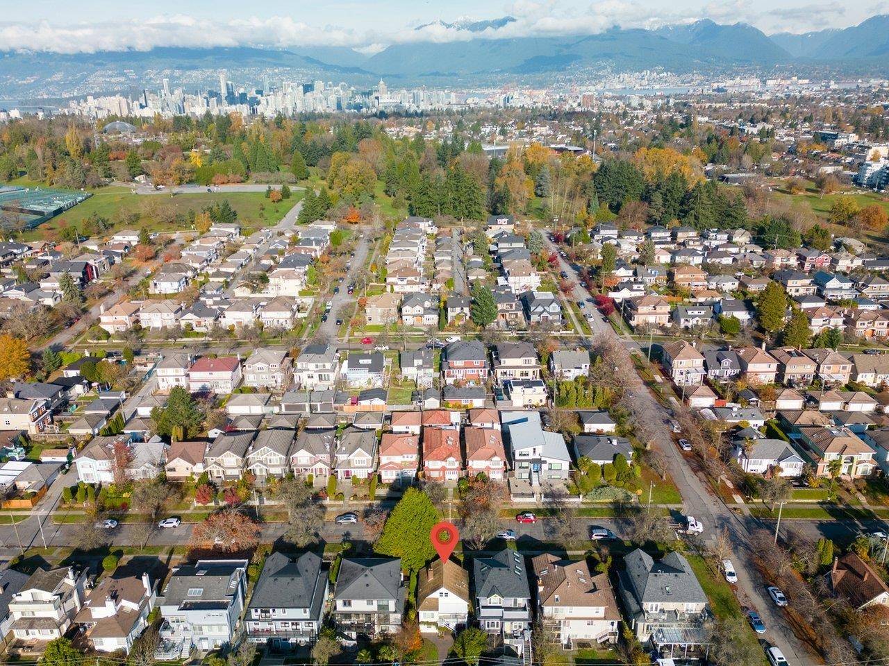 Vancouver, BC V5Y 2R2,134 W 40TH AVE