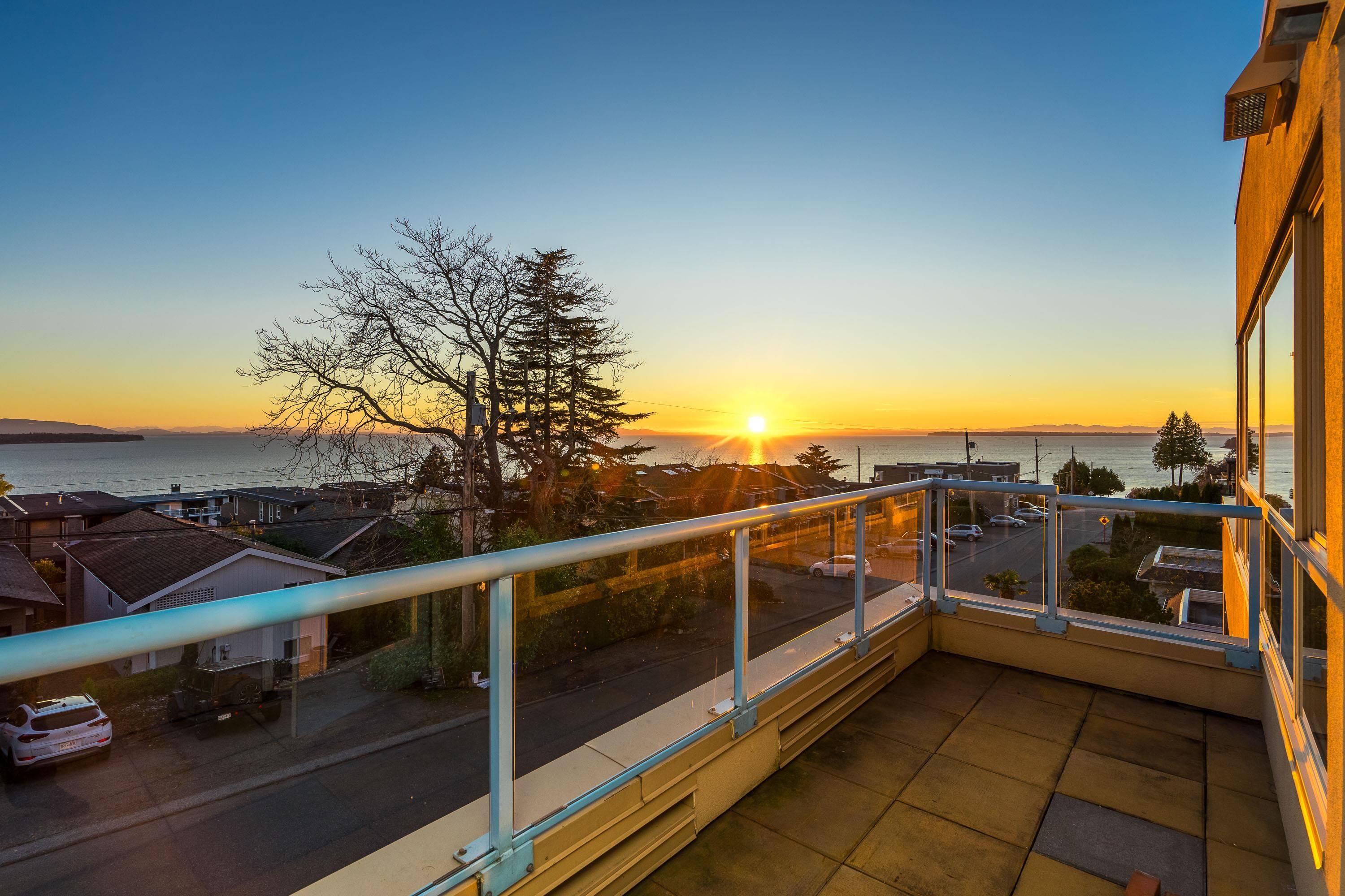 White Rock, BC V4B 1Y3,15176 BUENA VISTA AVE #202