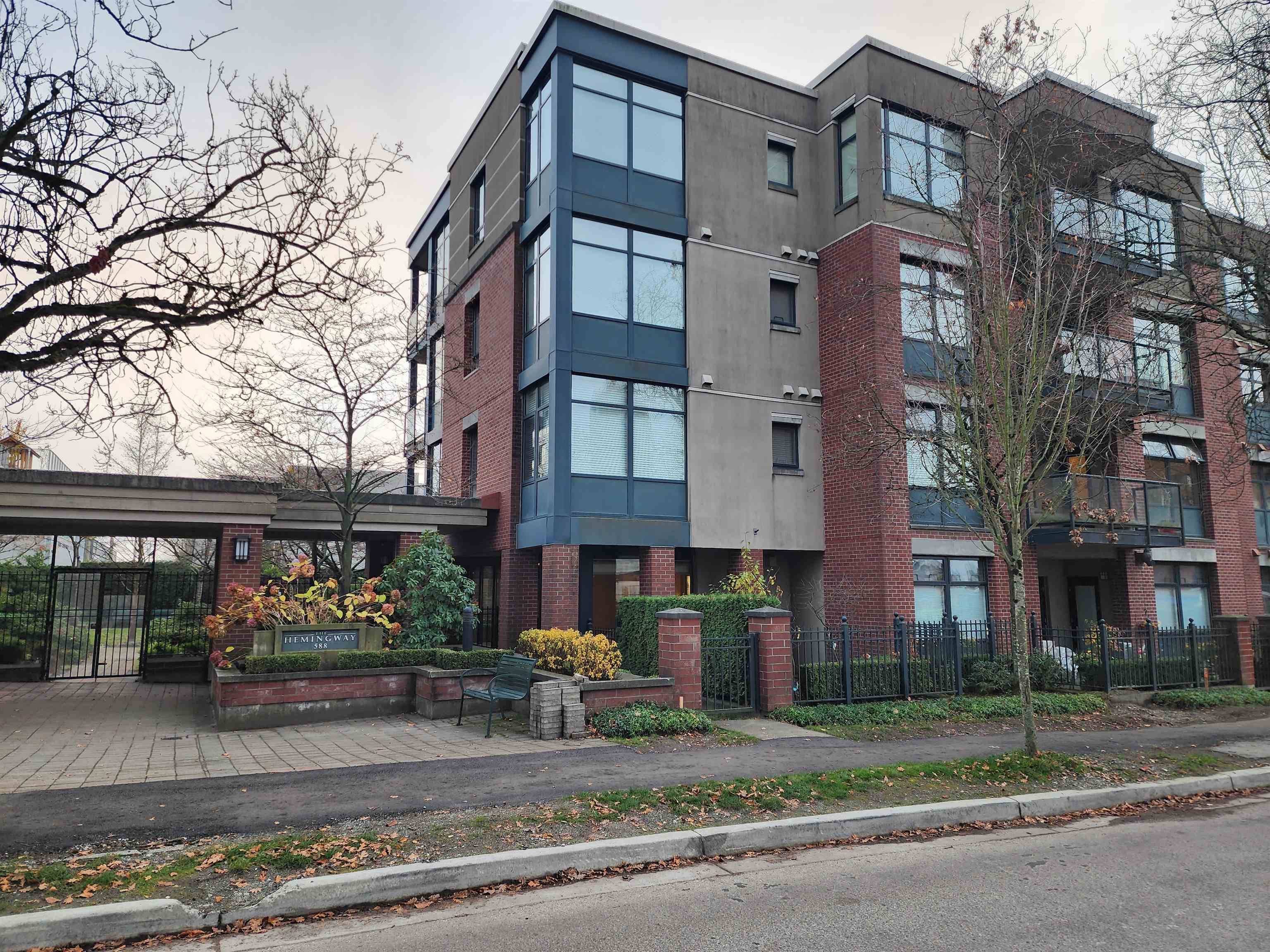 Vancouver, BC V5Z 4S3,588 W 45TH AVE #103