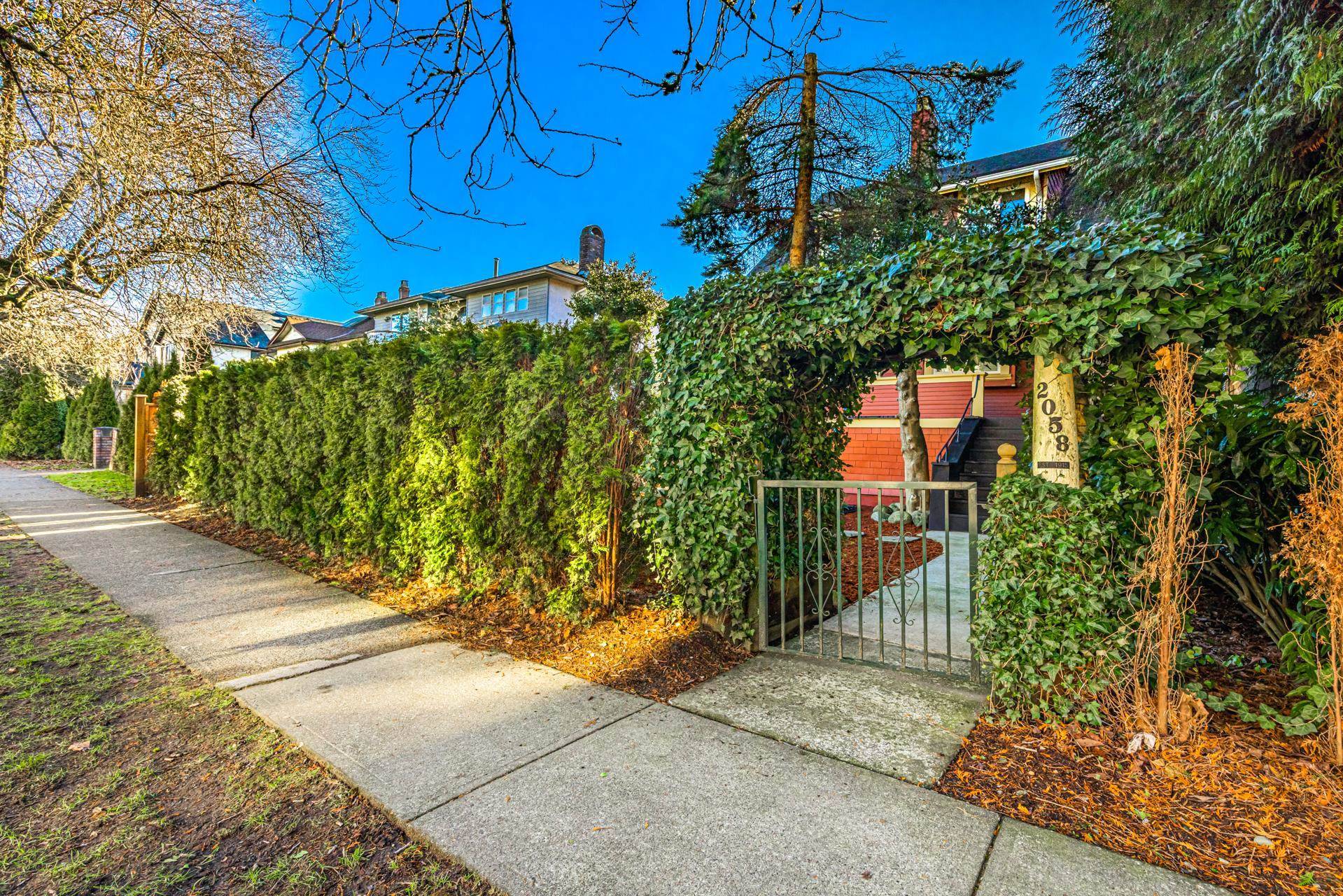 Vancouver, BC V6M 2B3,2058 W 42ND AVE