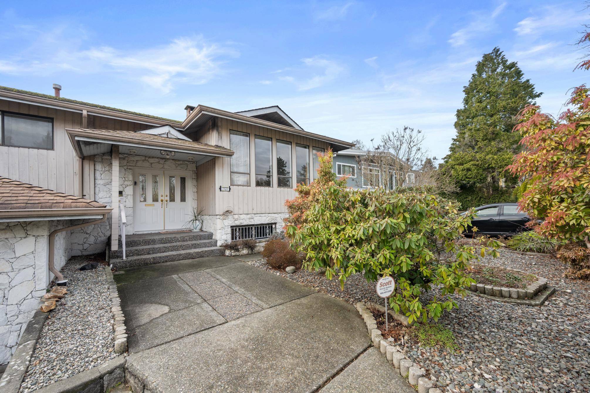 Vancouver, BC V5S 3K1,7727 KINROSS ST