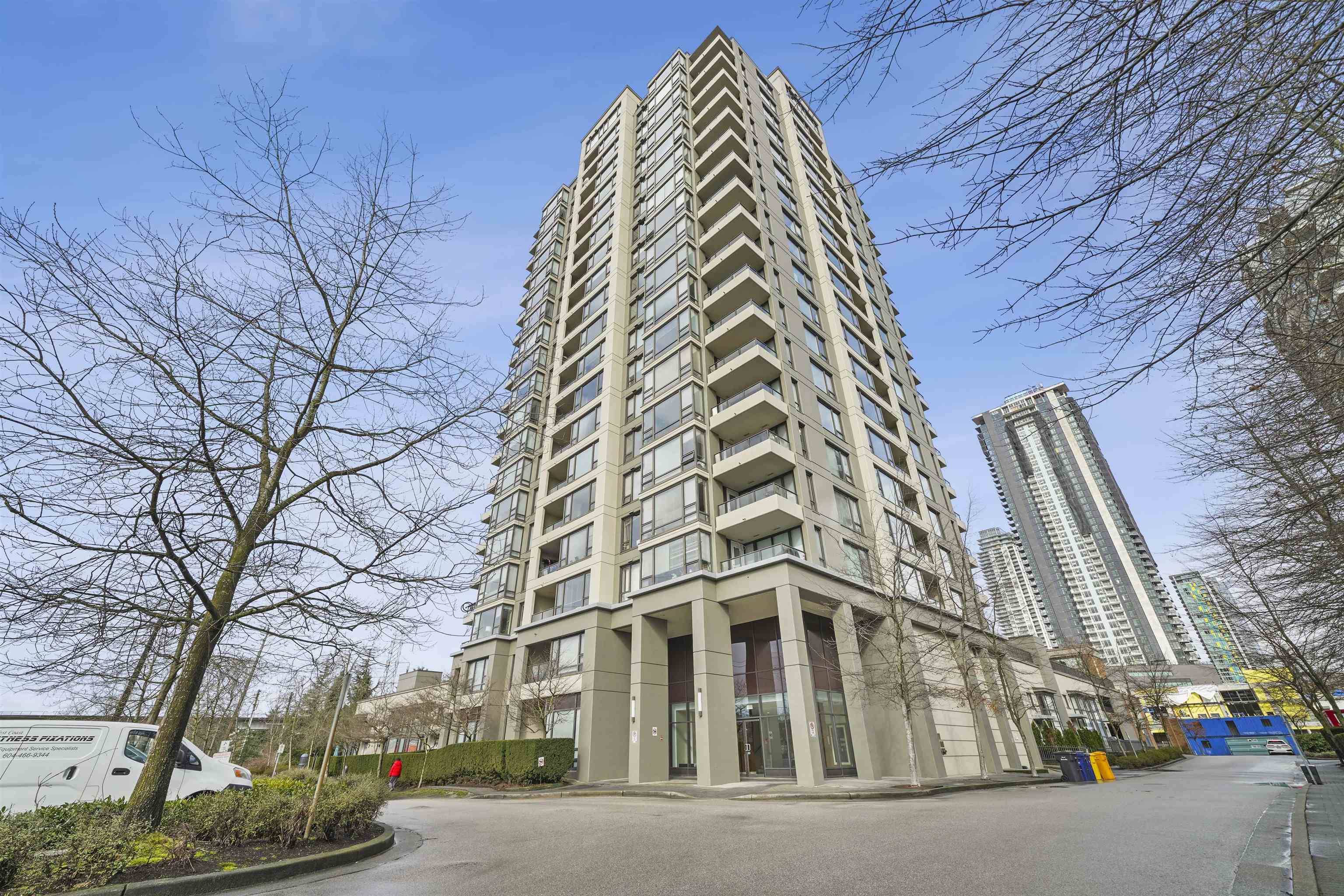 Burnaby, BC V5C 0A1,4178 DAWSON ST #701