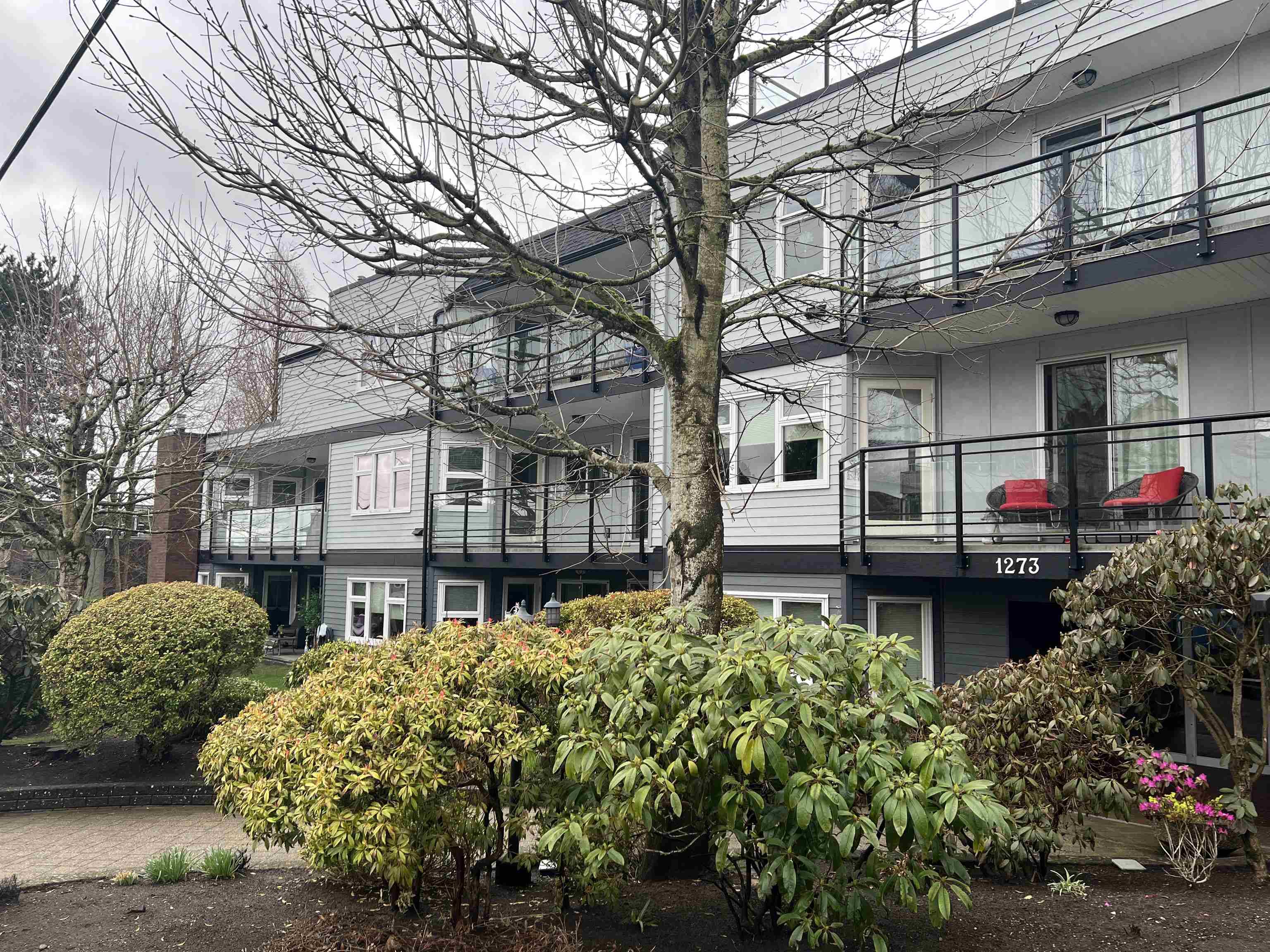 White Rock, BC V4B 4B8,1273 MERKLIN ST #207