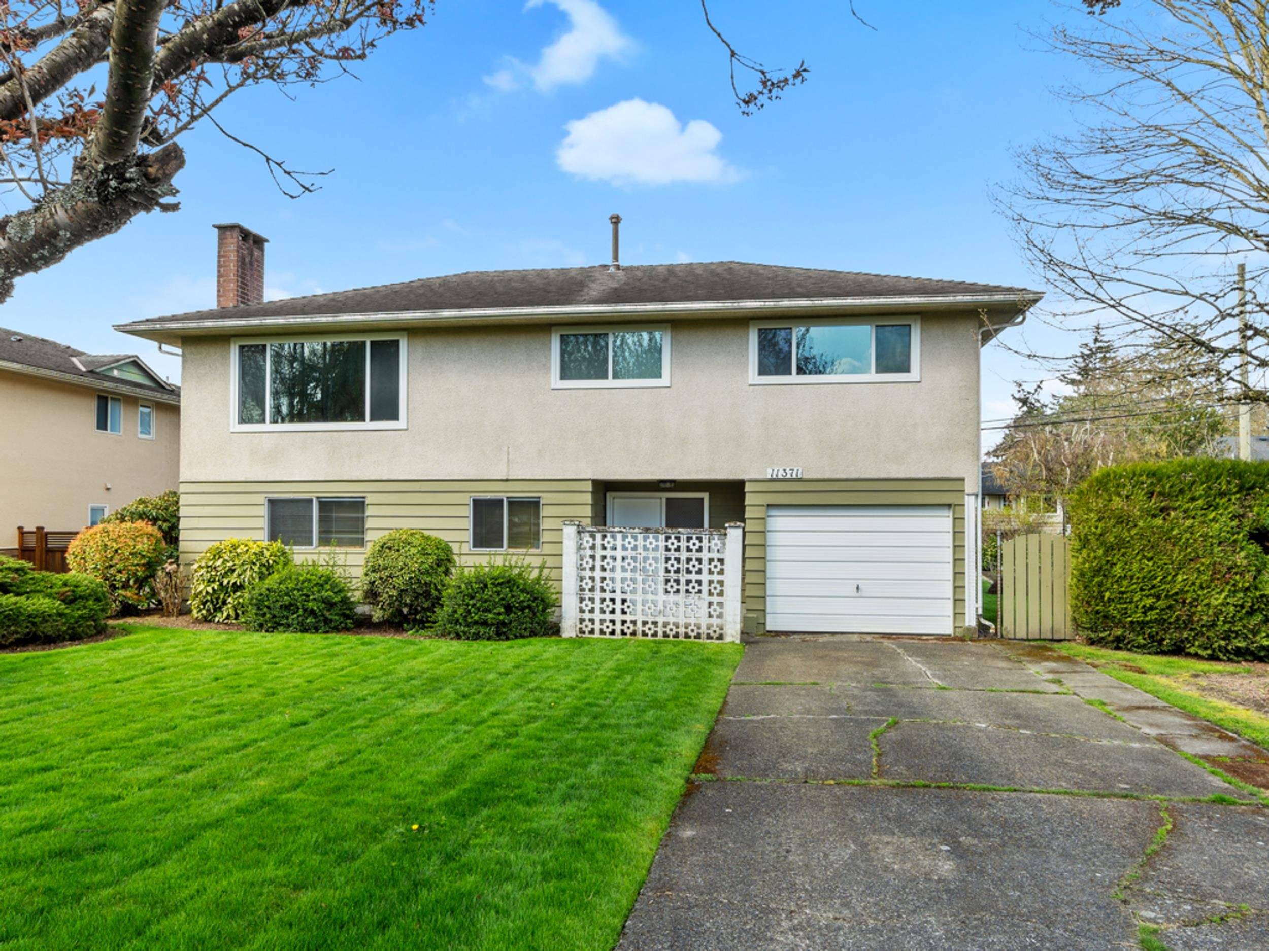 Richmond, BC V7A 3J1,11371 SEAFIELD CRES