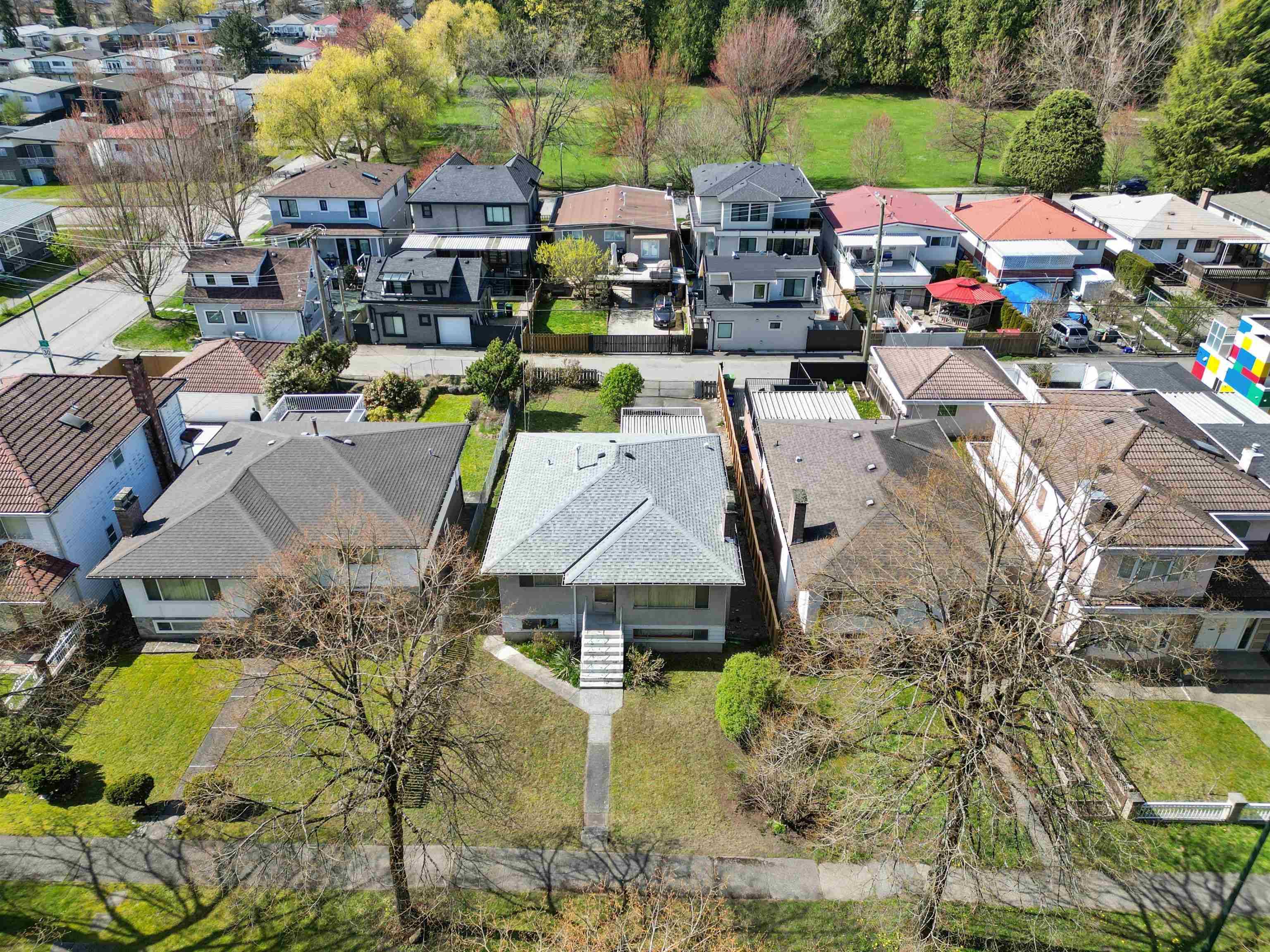 Vancouver, BC V5W 3N3,6061 SHERBROOKE ST