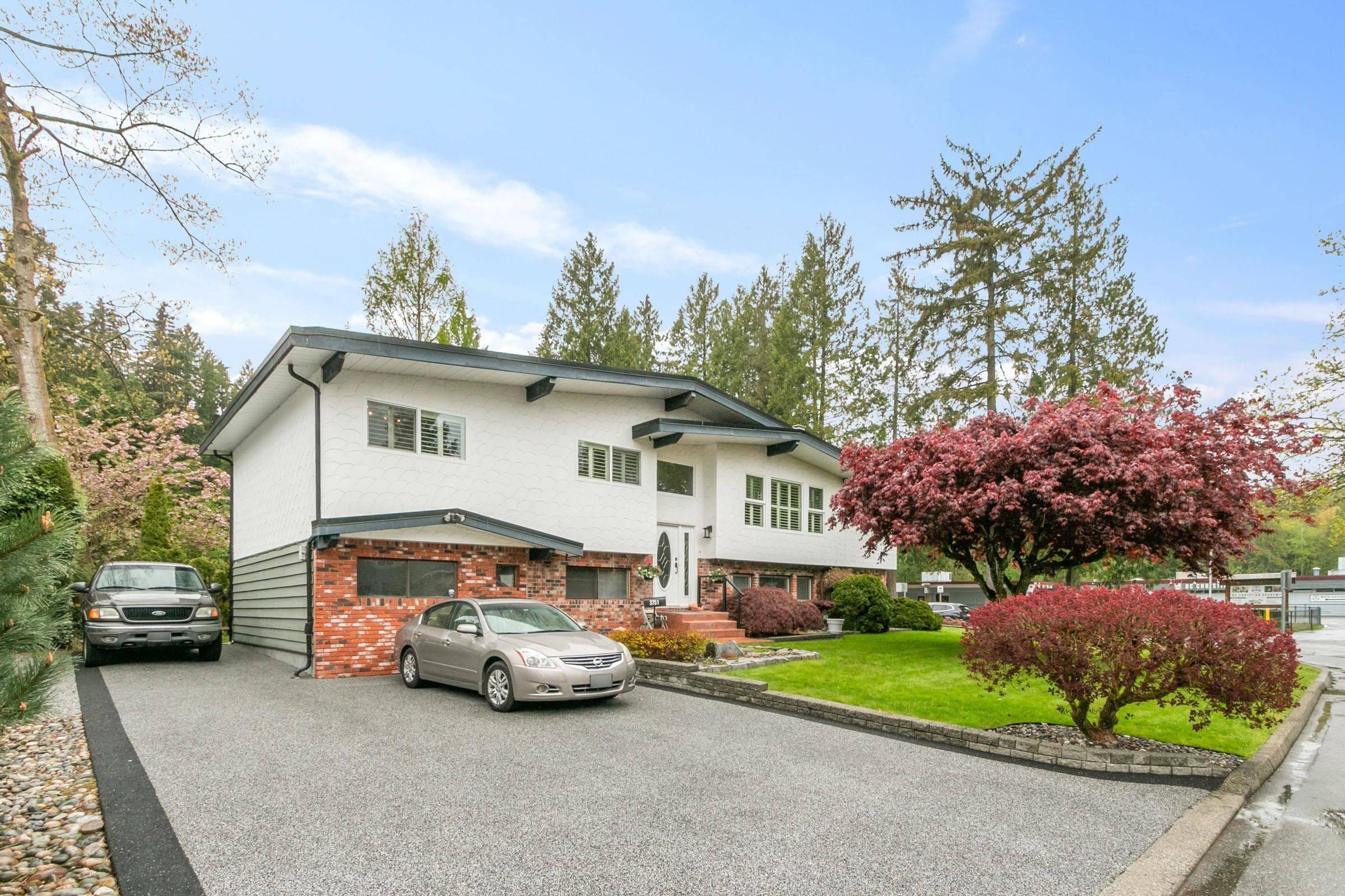 Port Coquitlam, BC V3B 4W7,3751 OAKDALE ST