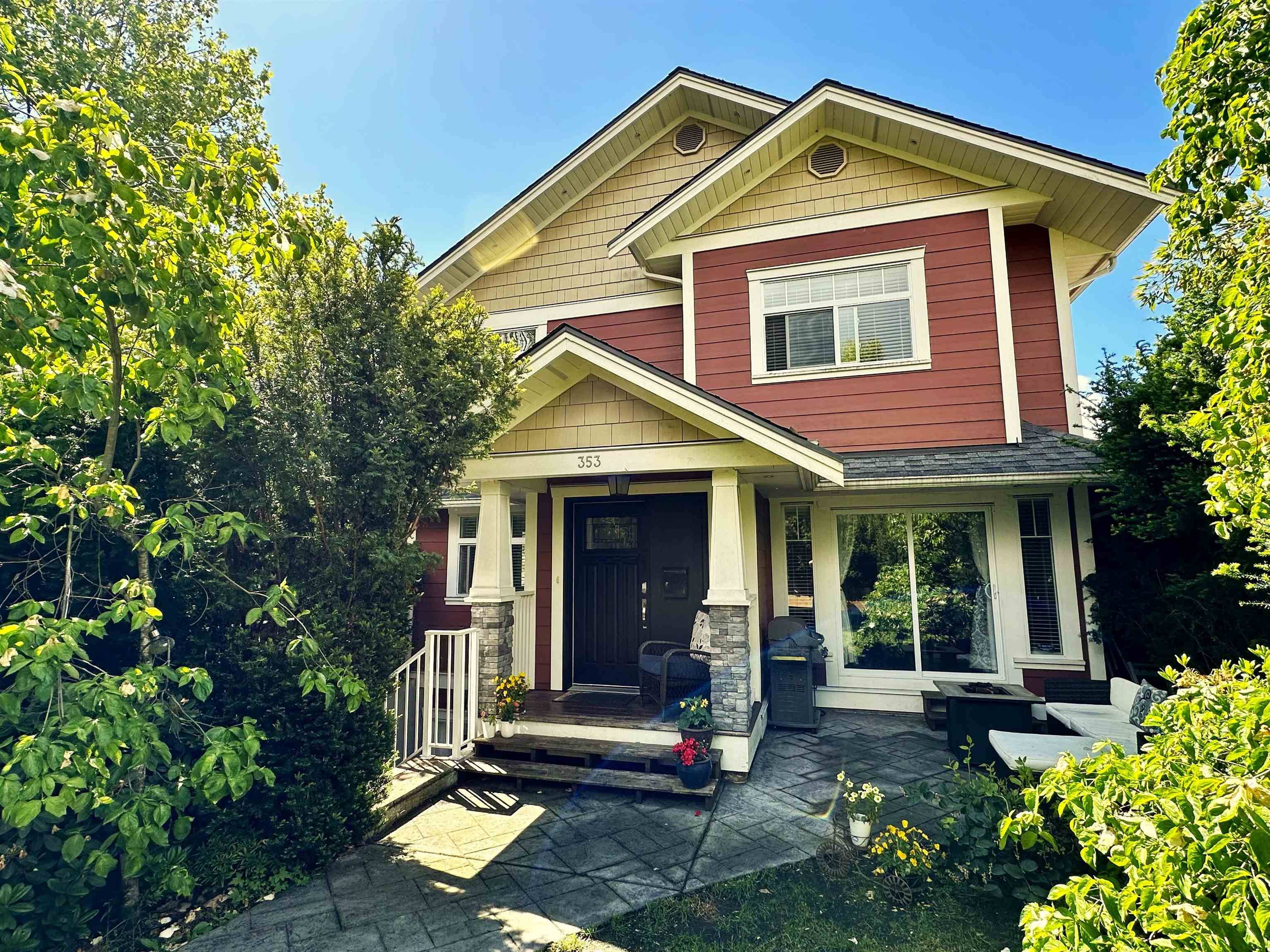 North Vancouver, BC V7L 2K1,353 E 12TH ST