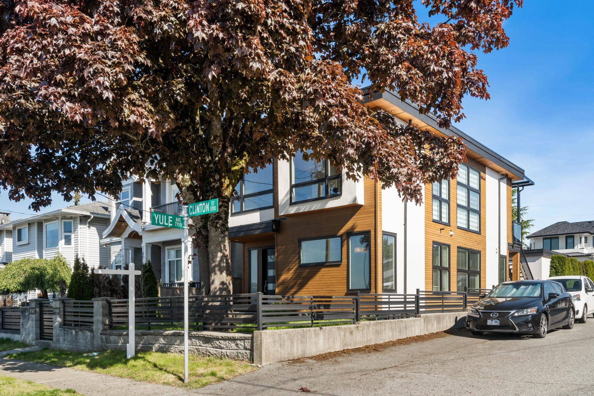 Burnaby, BC V5J 2M4,5767 CLINTON ST