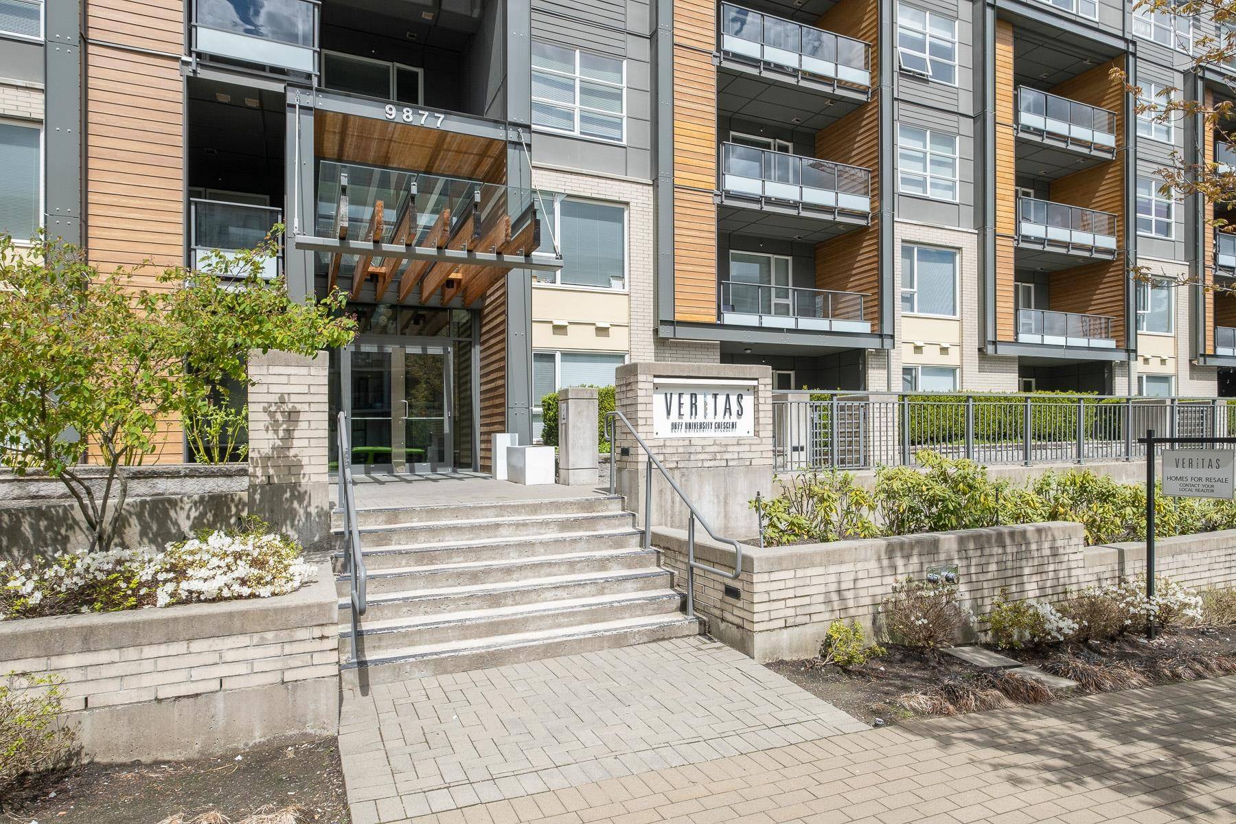 Burnaby, BC V5A 0E5,9877 UNIVERSITY CRES #202