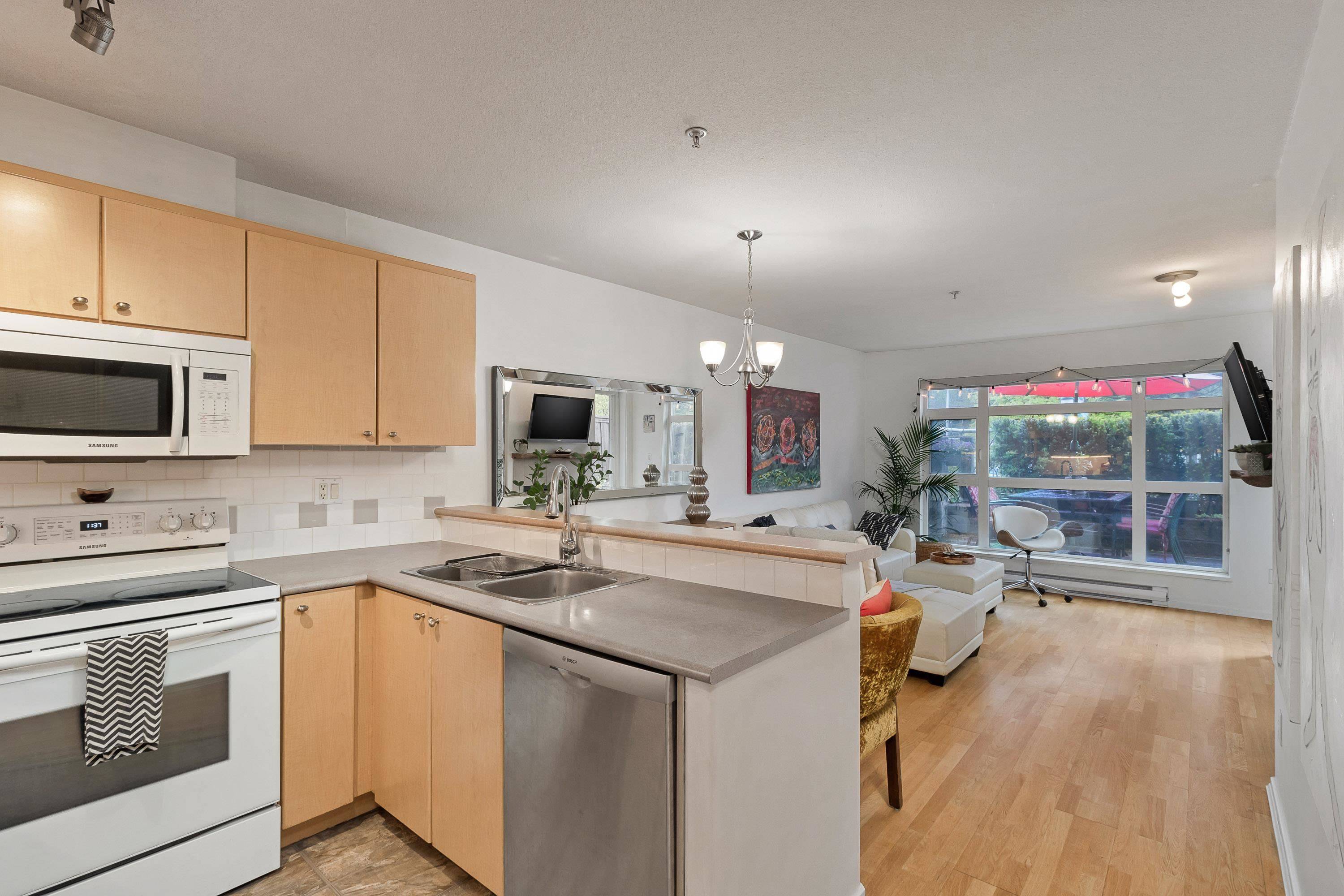 Port Moody, BC V3H 5C8,3122 ST JOHNS ST #218