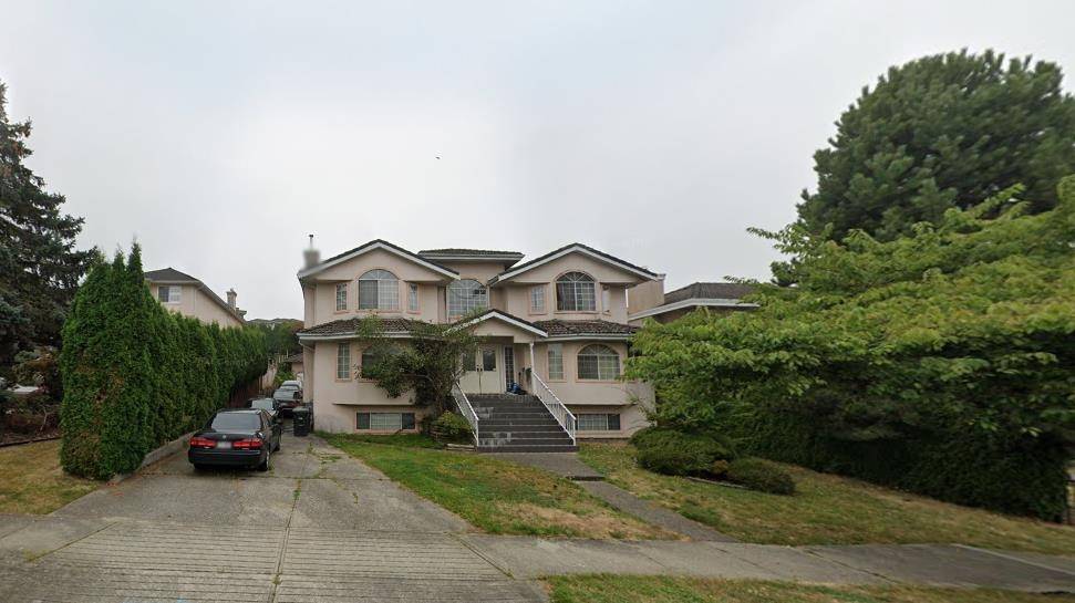 Burnaby, BC V3N 4X1,7561 MANZANITA PL