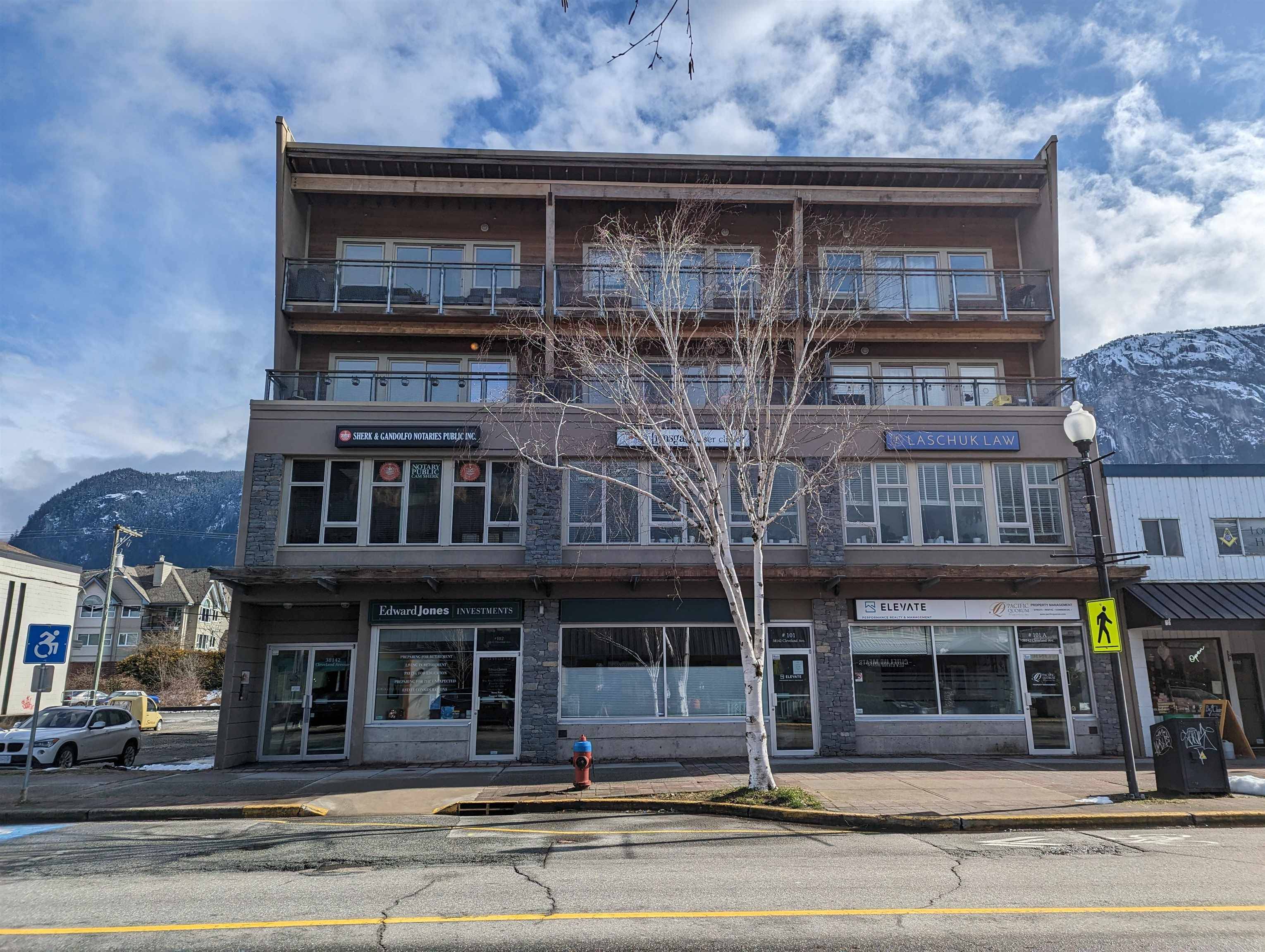 Squamish, BC V8B 0B5,38142 CLEVELAND AVE #404