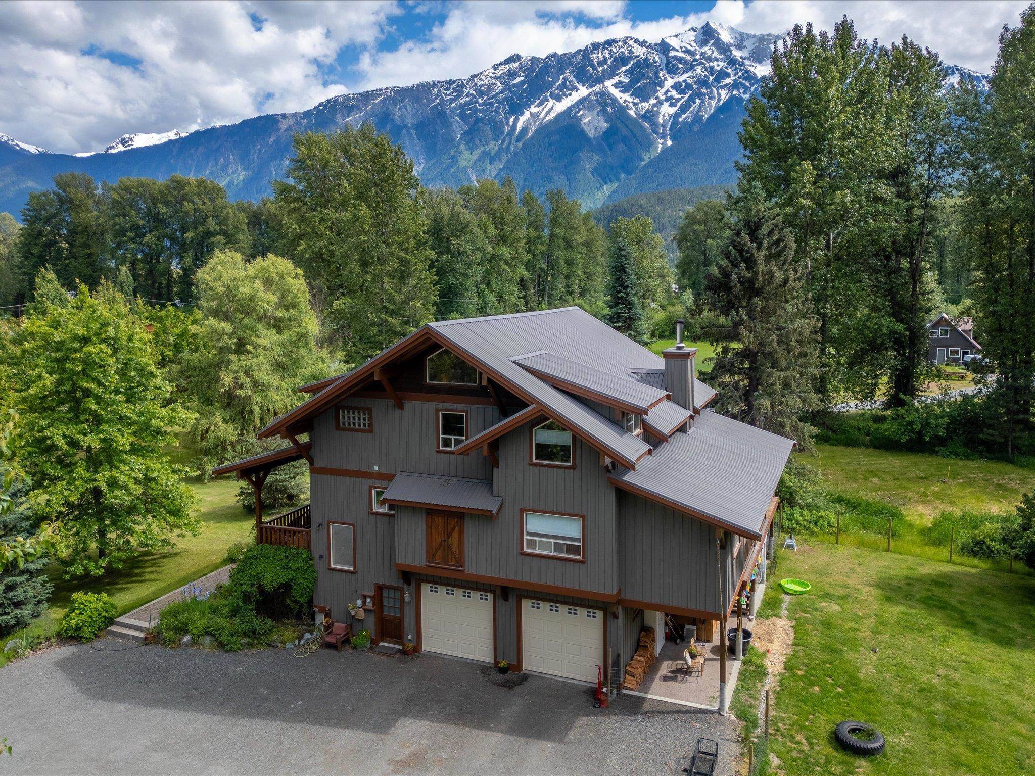 Pemberton, BC V0N 2L0,7497 URDAL RD