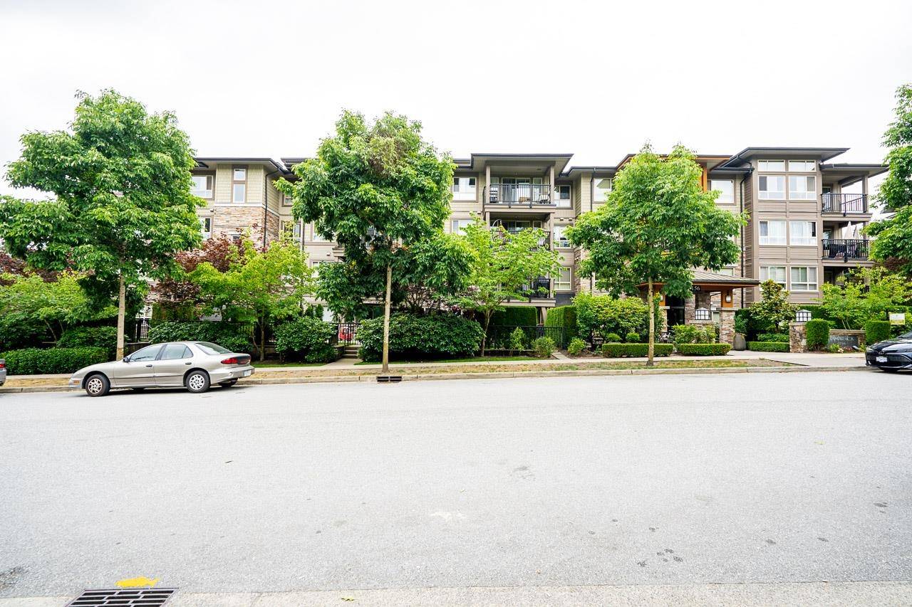 Coquitlam, BC V3E 0B7,3156 DAYANEE SPRINGS BLVD #213