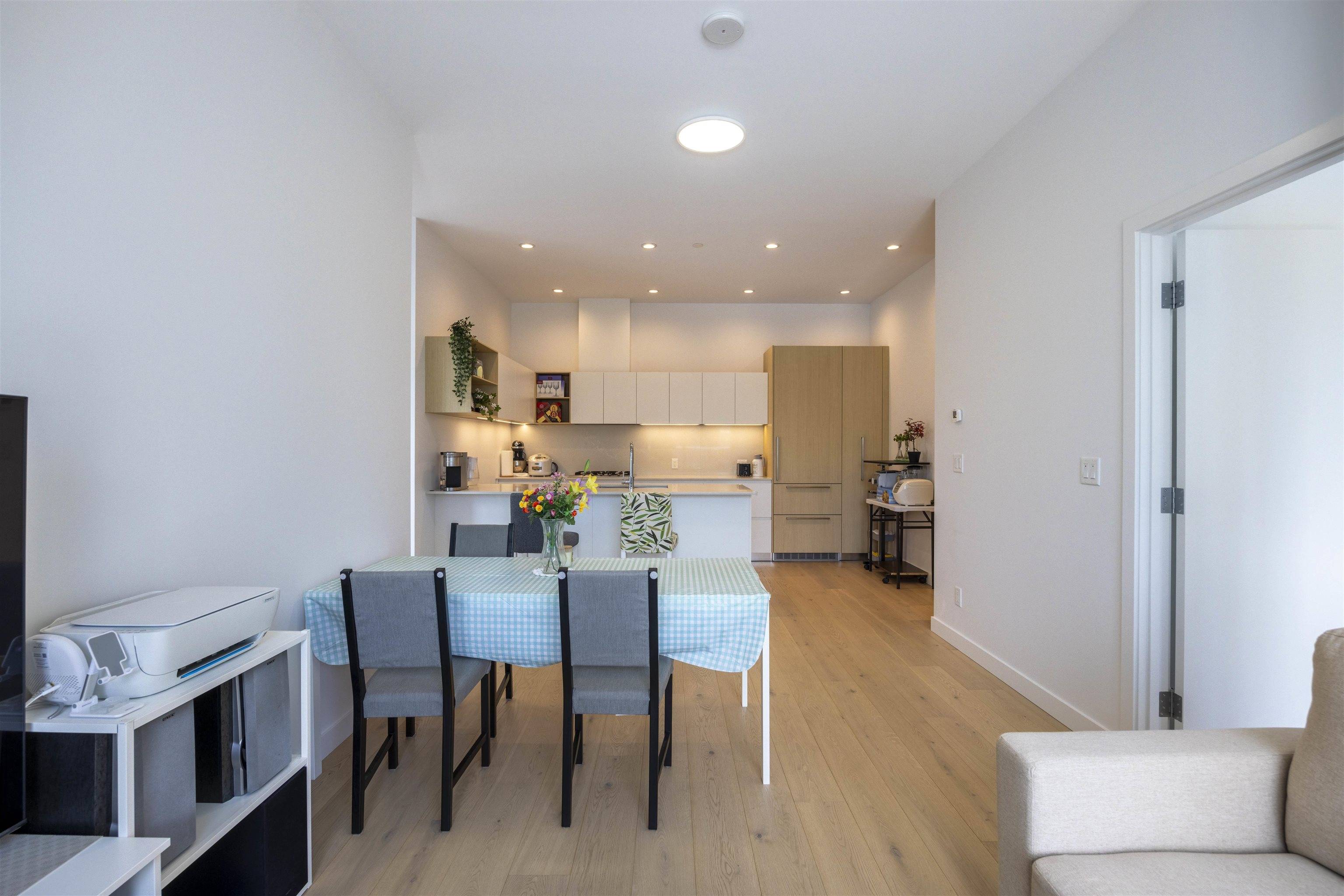 Burnaby, BC V5H 0K2,6000 MCKAY AVE #301